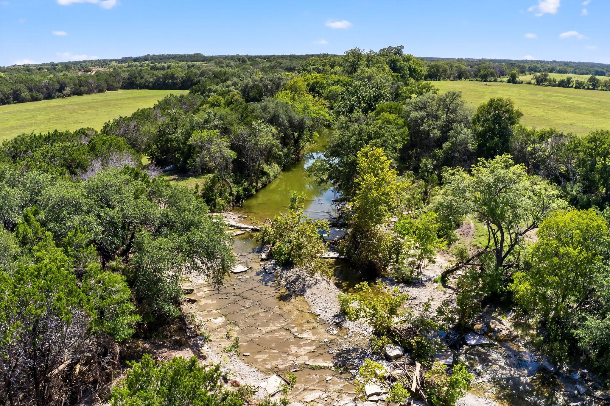 950 Ater Ranch Est, Bertram, TX 78605