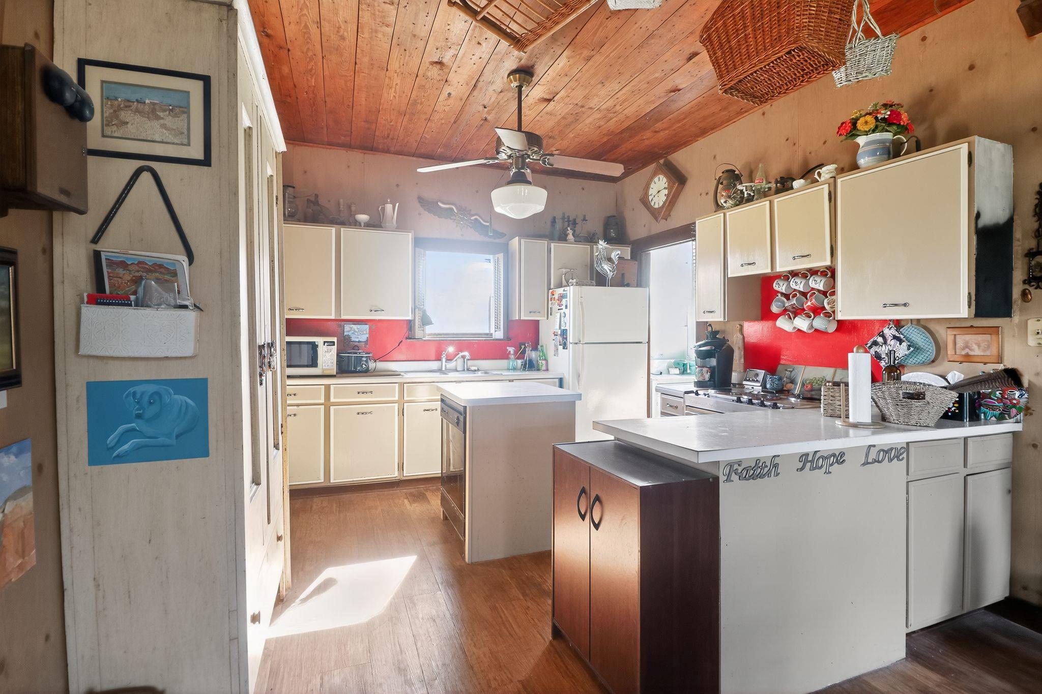 950 Ater Ranch Est, Bertram, TX 78605