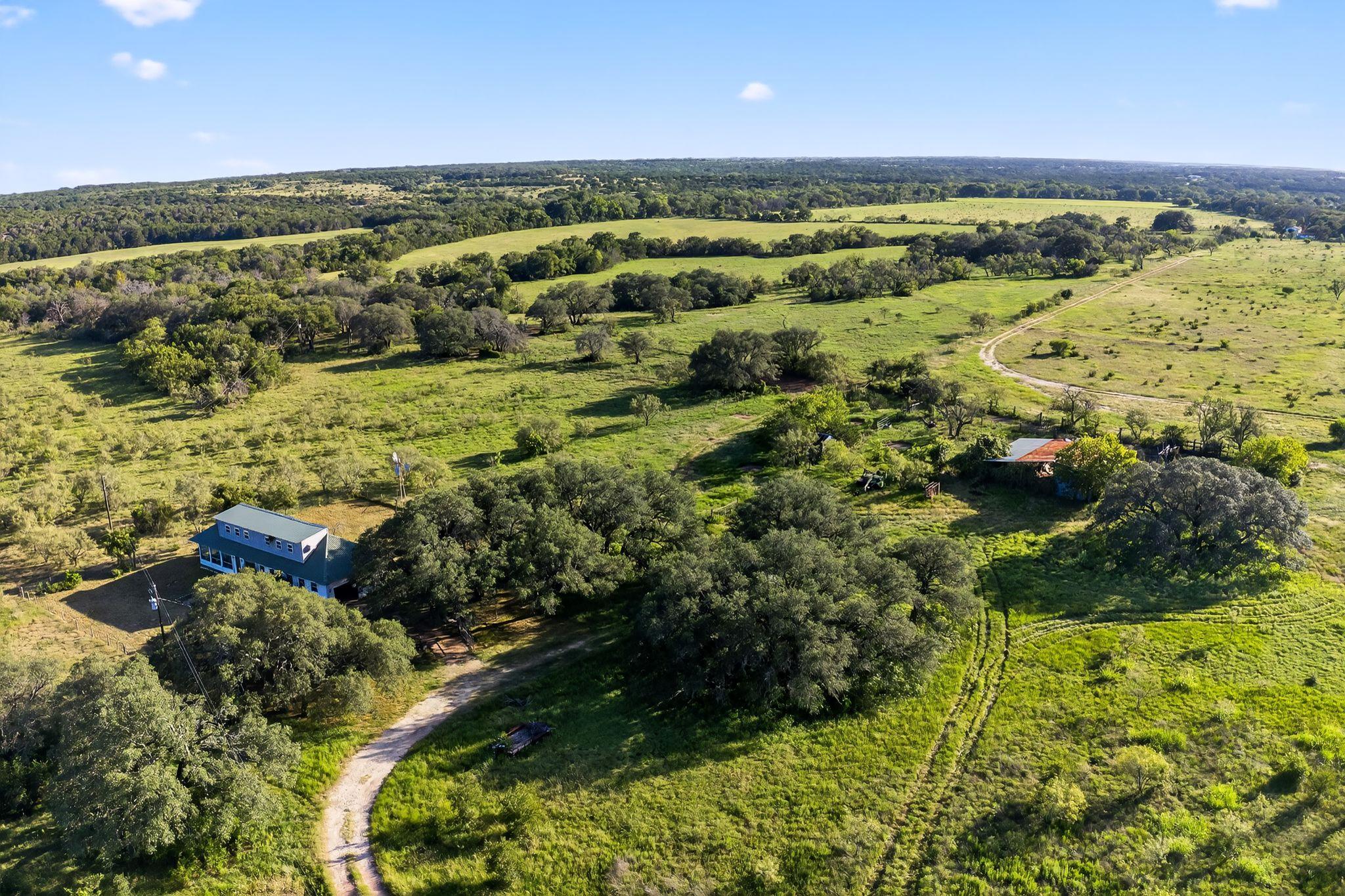 950 Ater Ranch Est, Bertram, TX 78605