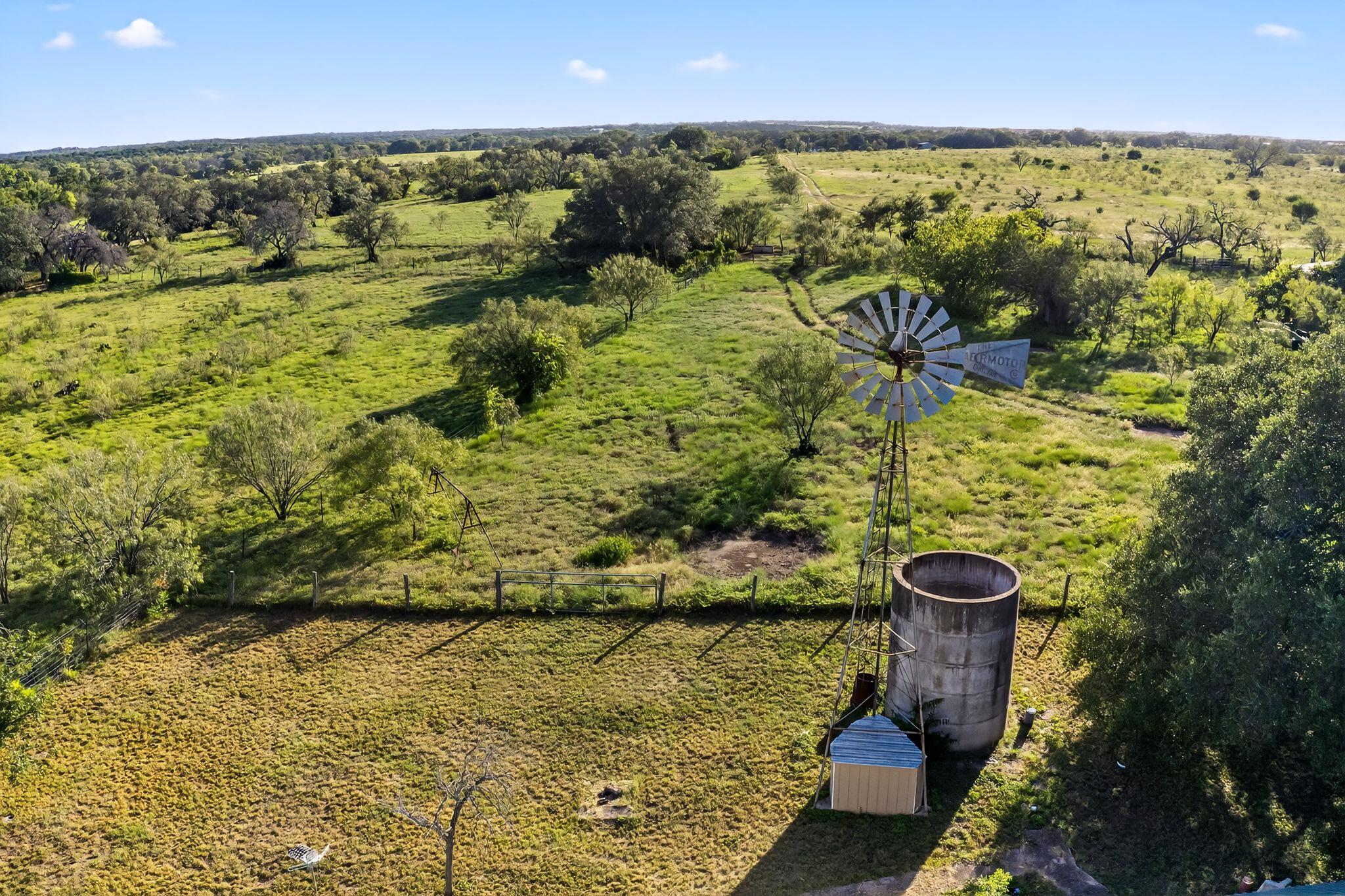 950 Ater Ranch Est, Bertram, TX 78605