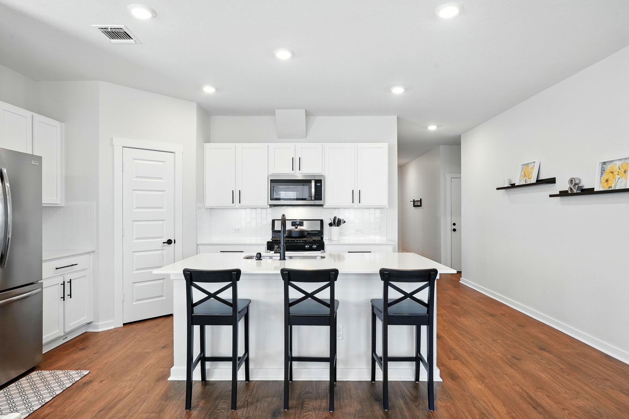 233 Lavaca River Ln, Hutto, TX 78634