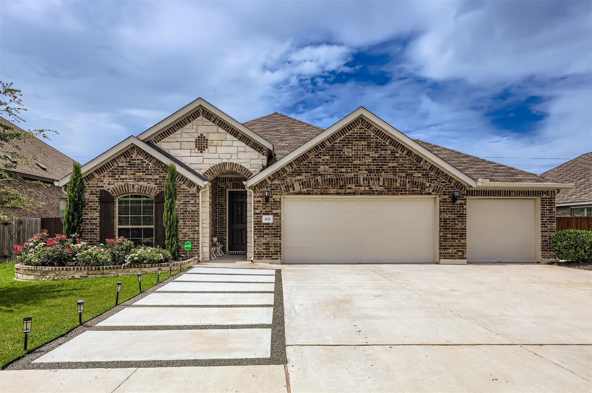 202 Pulitzer Dr, Hutto, TX 78634