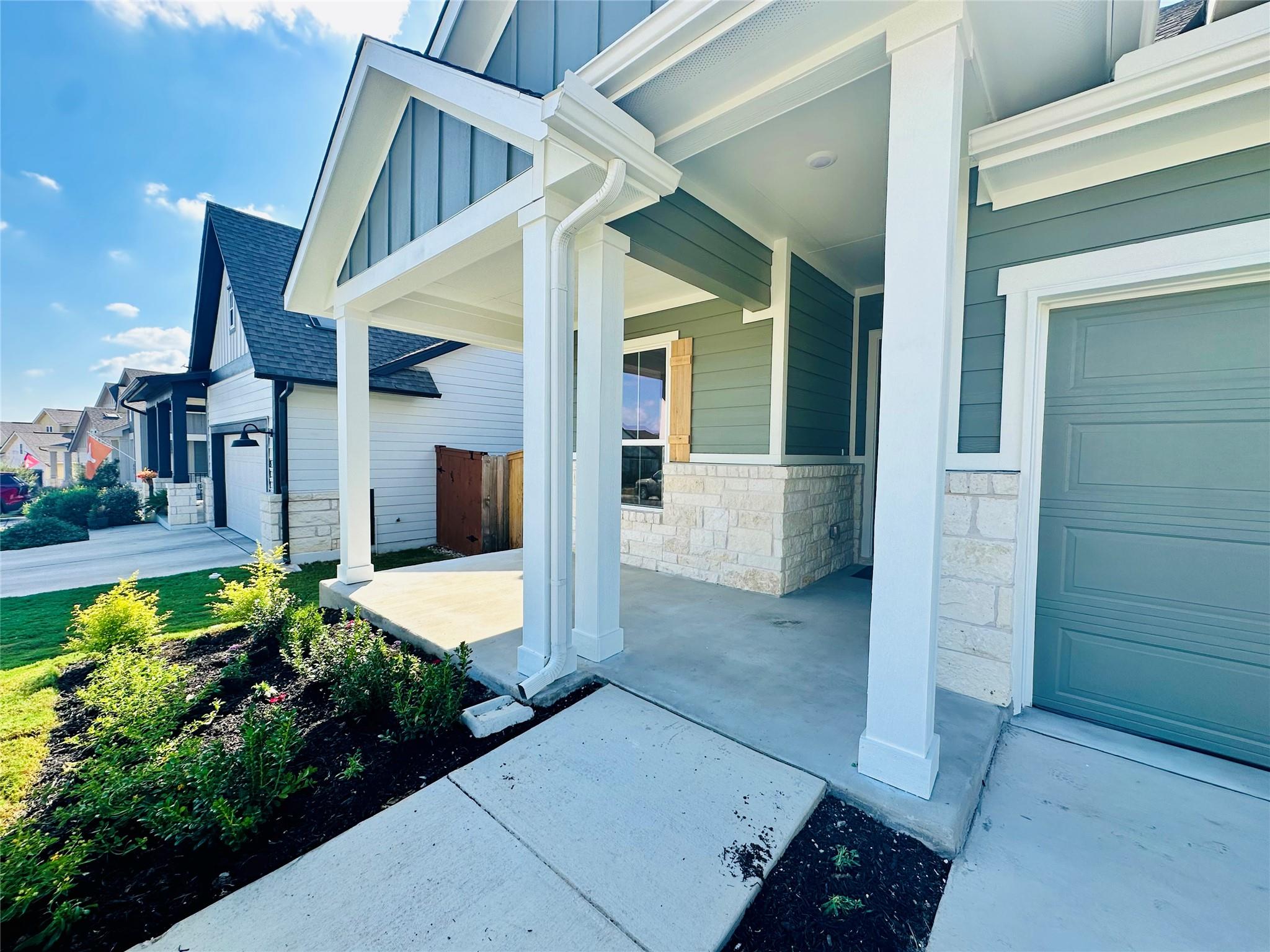 821 Sage Thrasher Cir, Dripping Springs, TX 78620