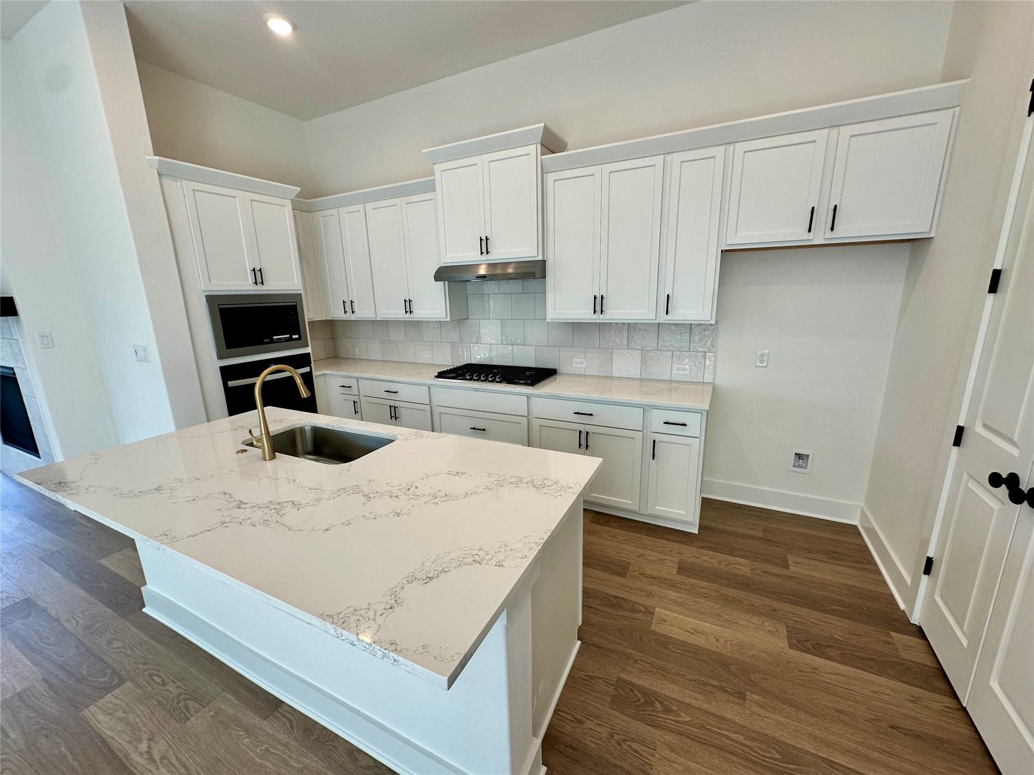 821 Sage Thrasher Cir, Dripping Springs, TX 78620