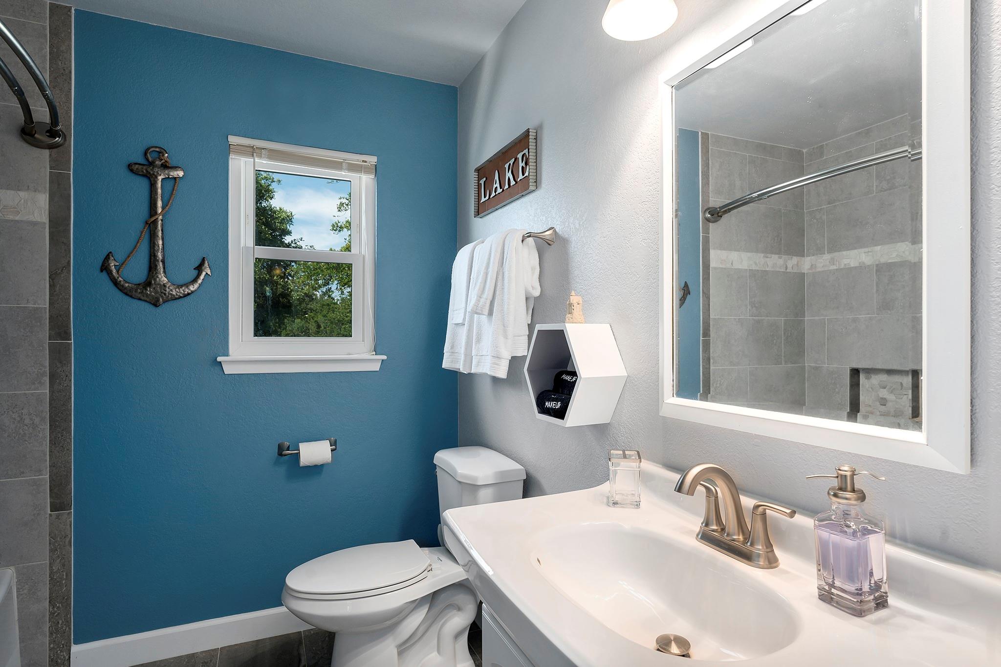 1322 Amanda Dr, Canyon Lake, TX 78133