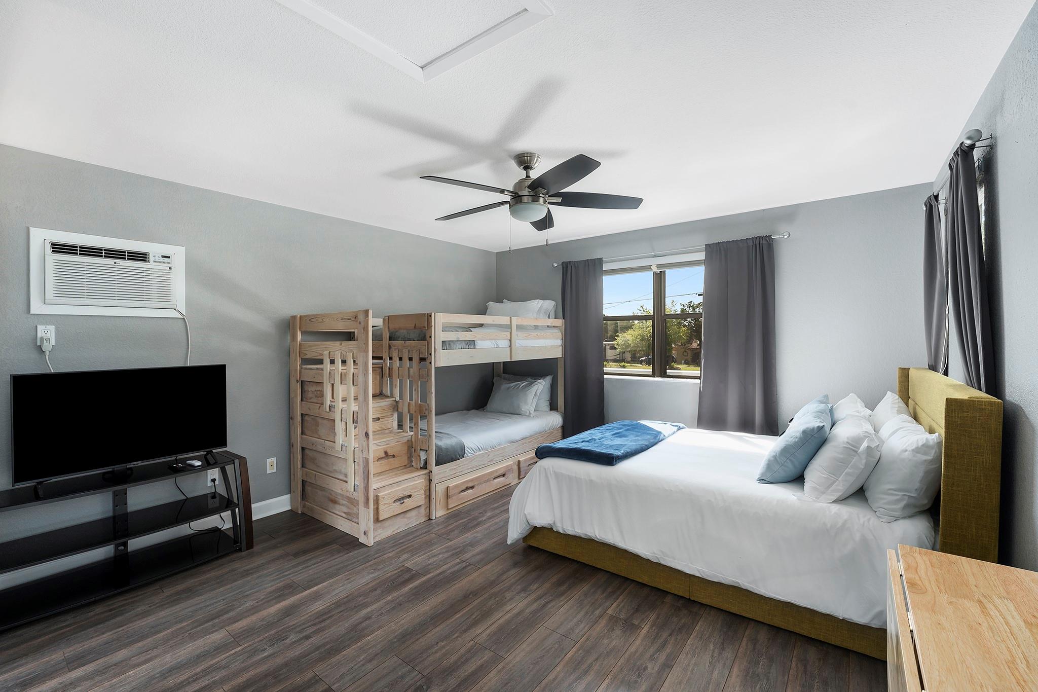 1322 Amanda Dr, Canyon Lake, TX 78133