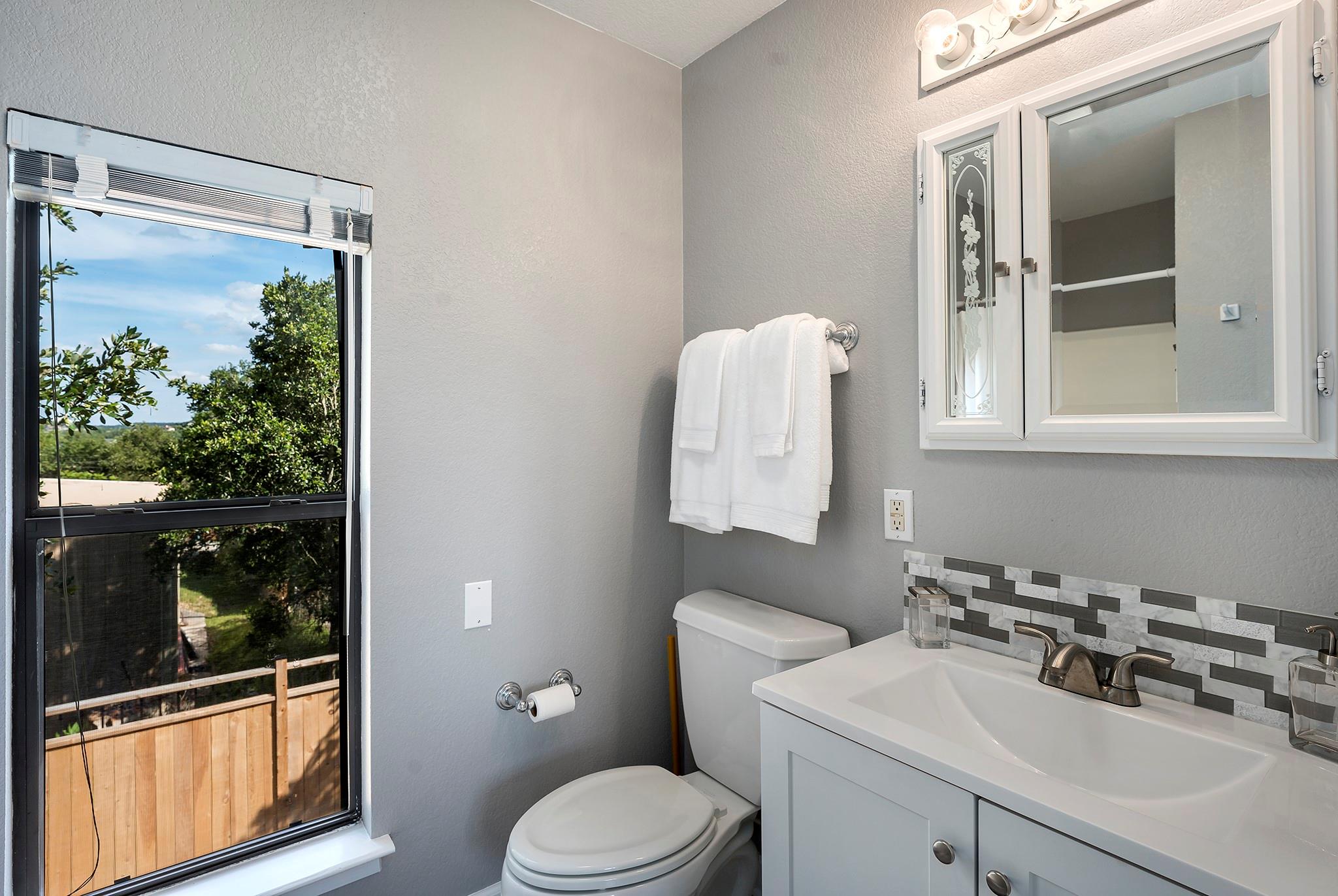 1322 Amanda Dr, Canyon Lake, TX 78133