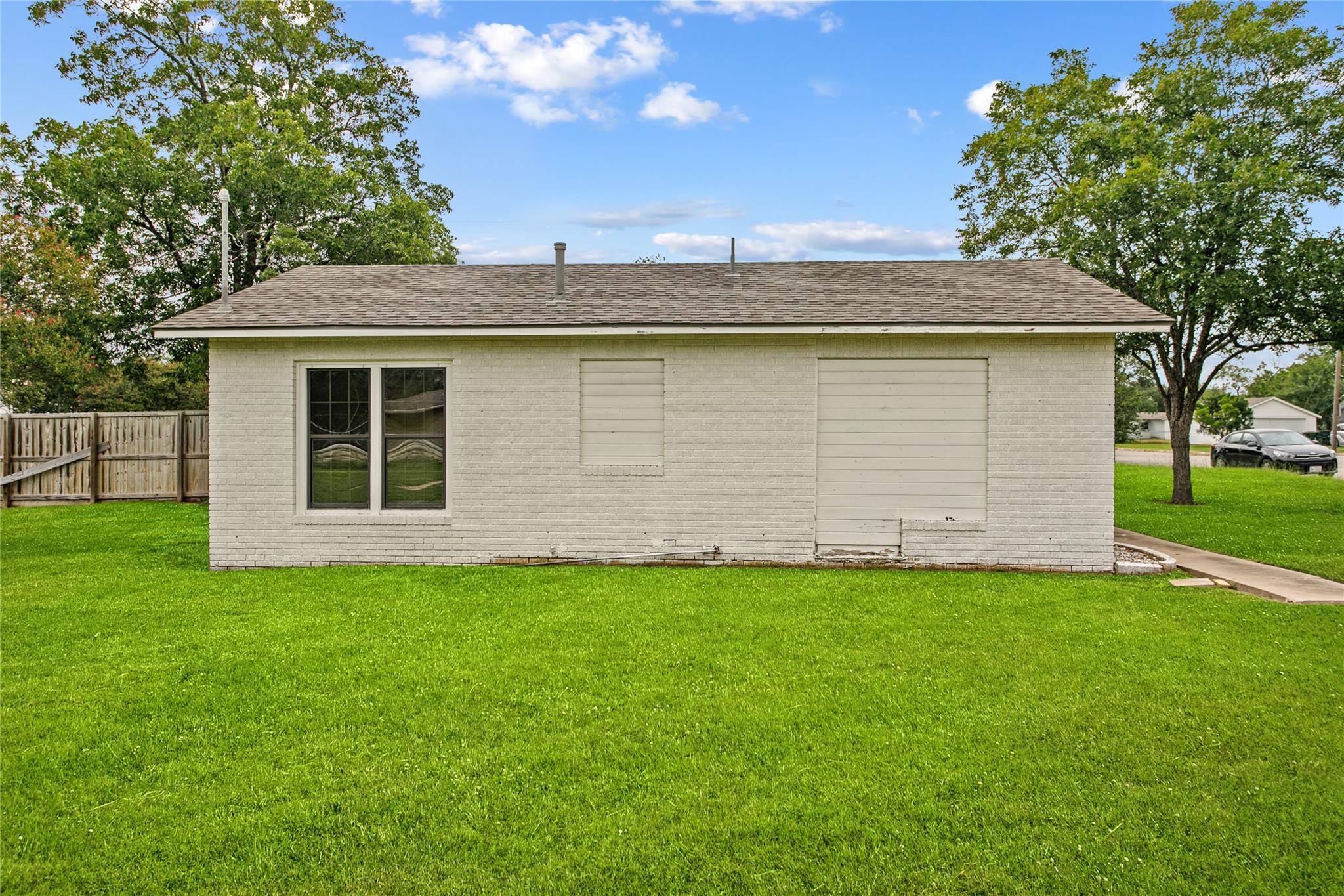 875 E Brenham St, Giddings, TX 78942