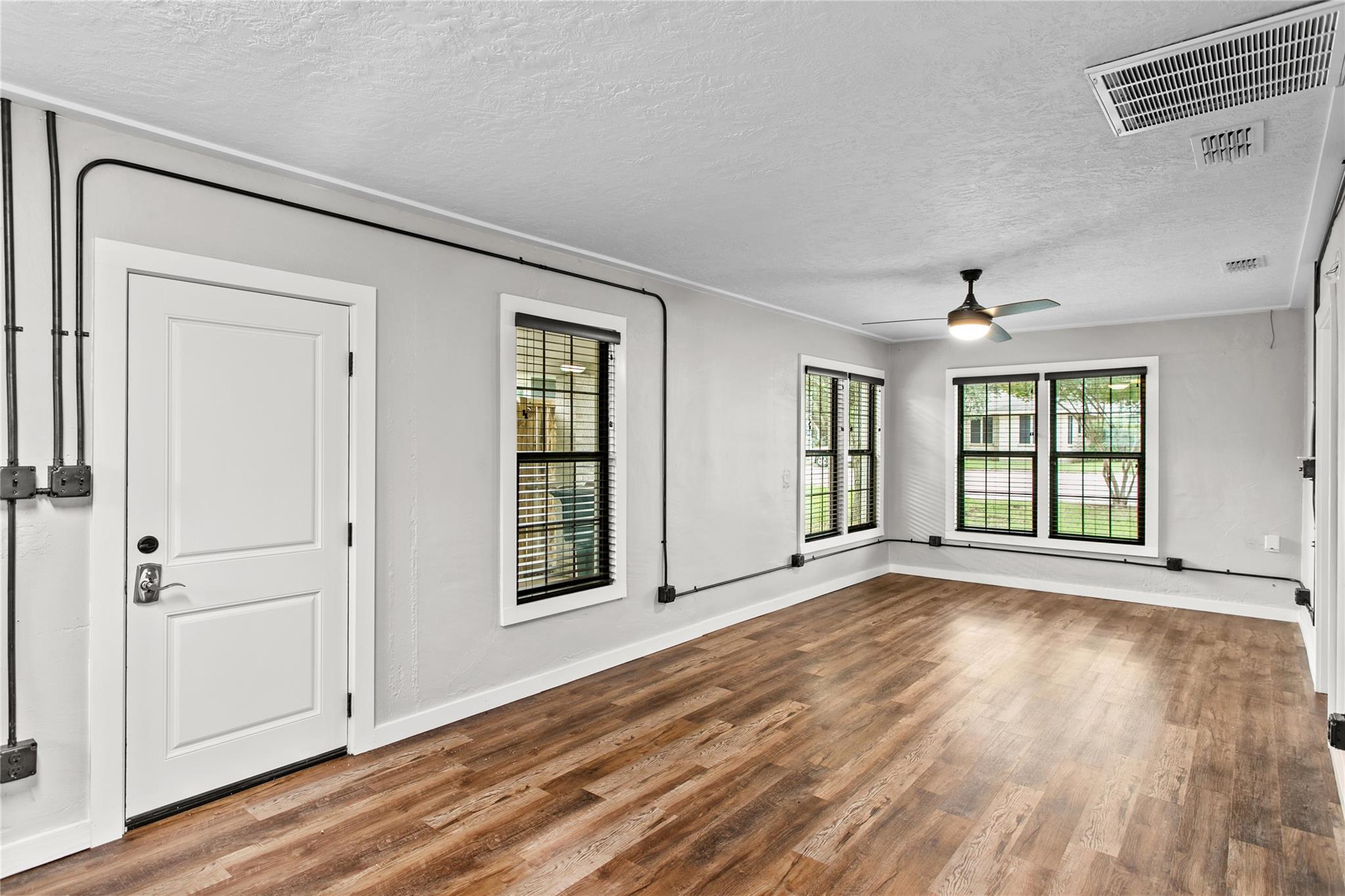 875 E Brenham St, Giddings, TX 78942