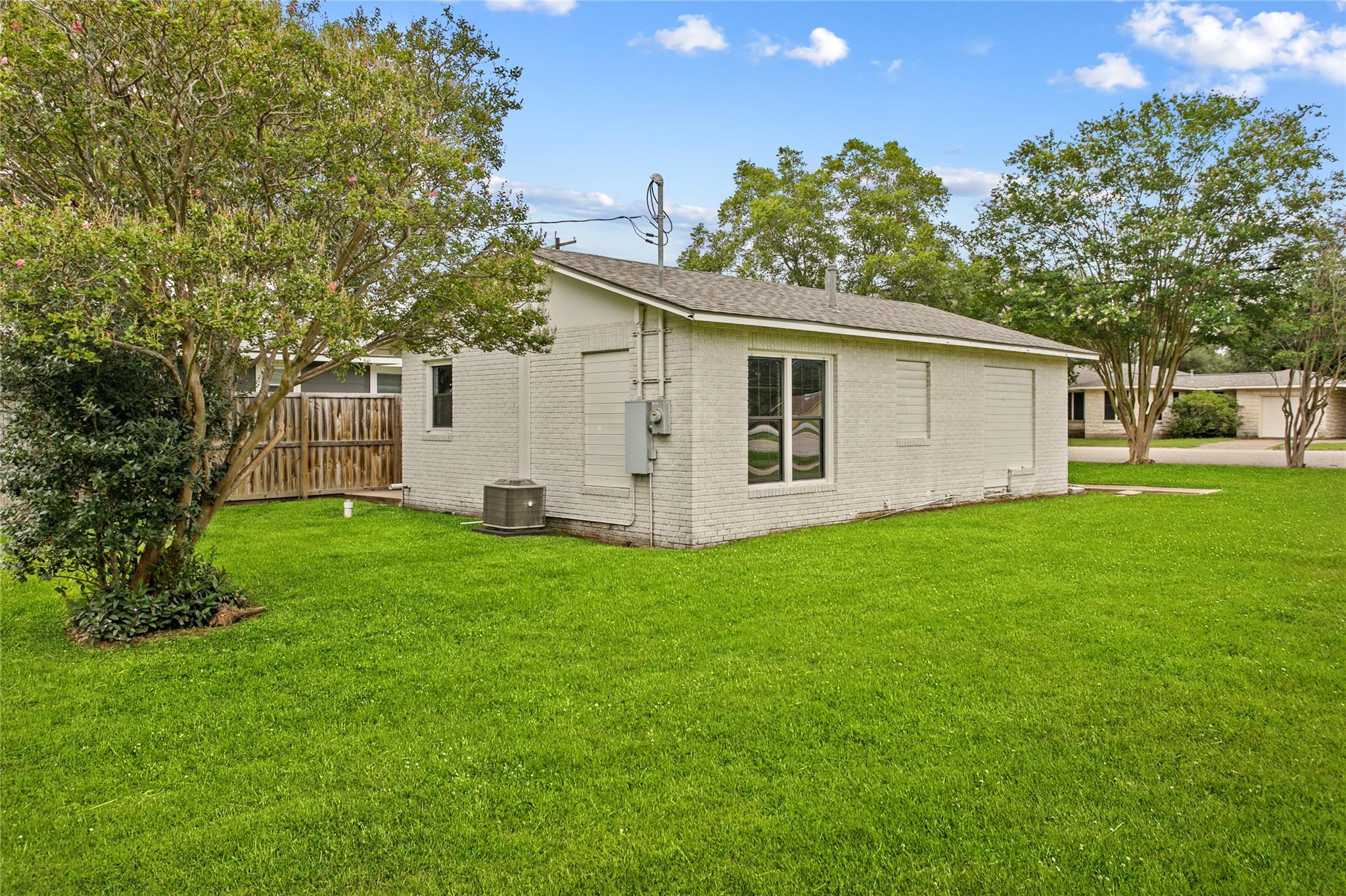 875 E Brenham St, Giddings, TX 78942