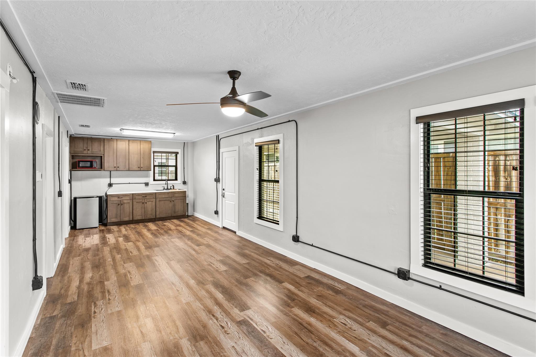 875 E Brenham St, Giddings, TX 78942