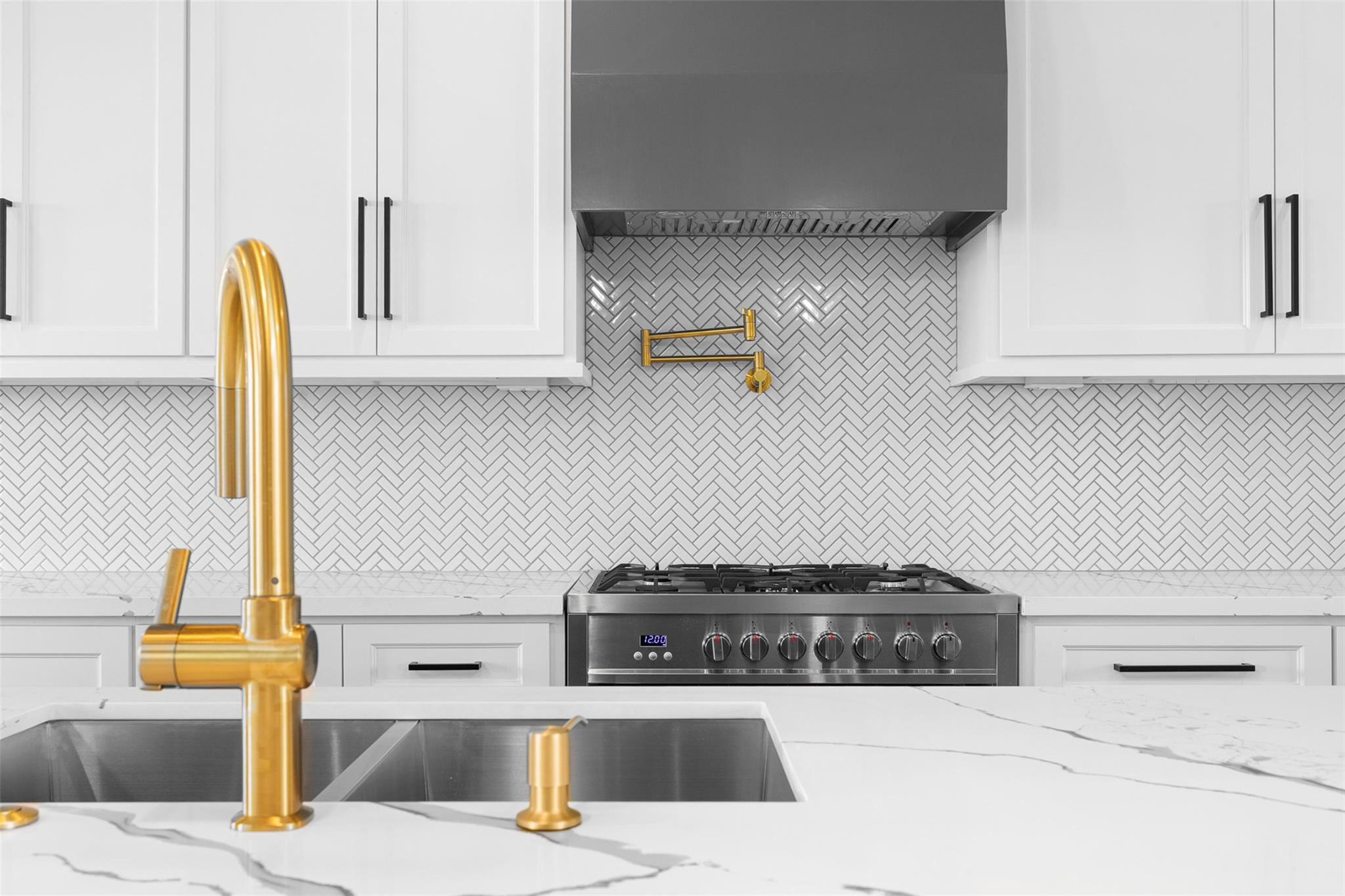 114 Country View Lane Rd, Schulenburg, TX 78956