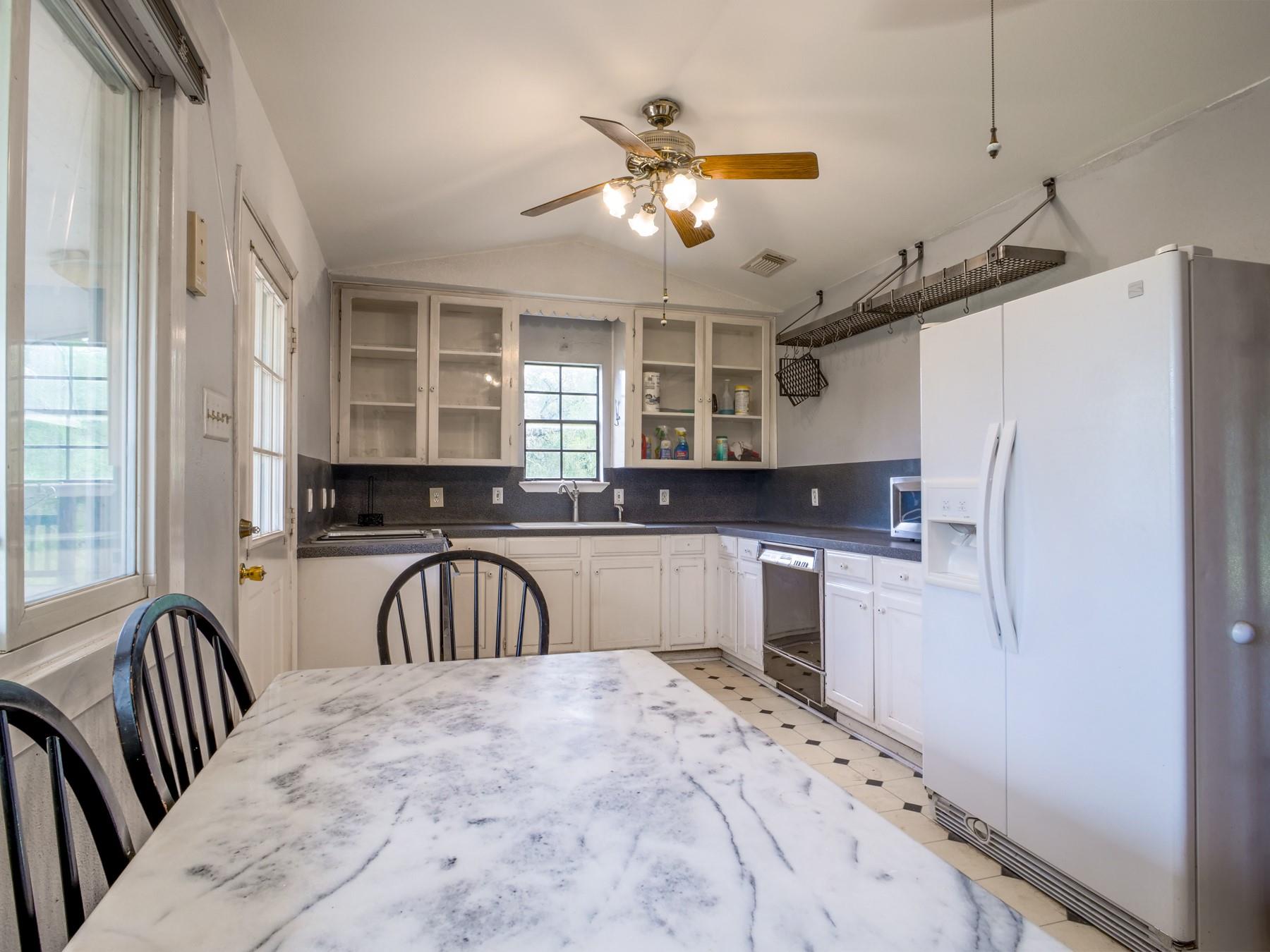 505 Holiday Dr, Burnet, TX 78611