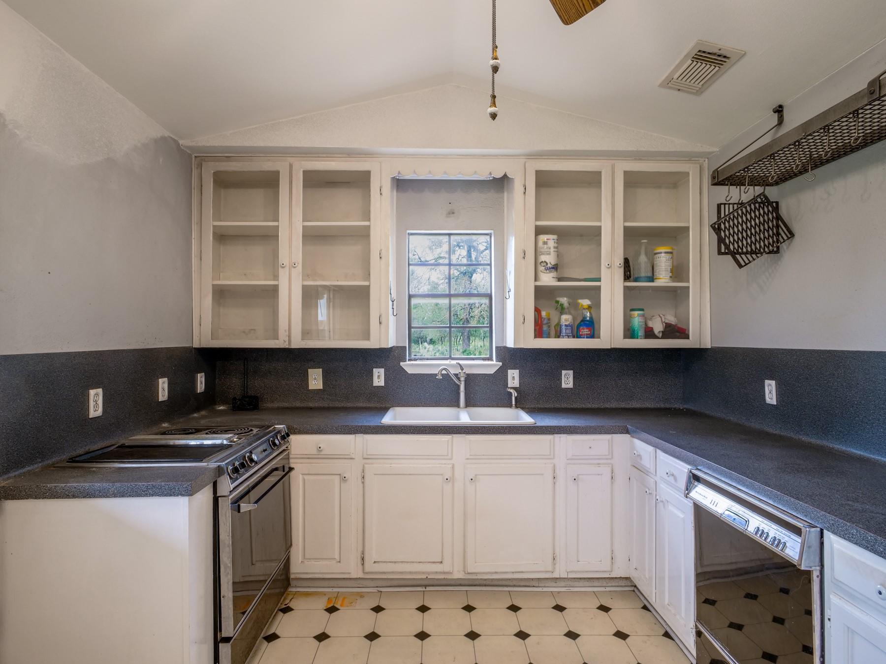 505 Holiday Dr, Burnet, TX 78611