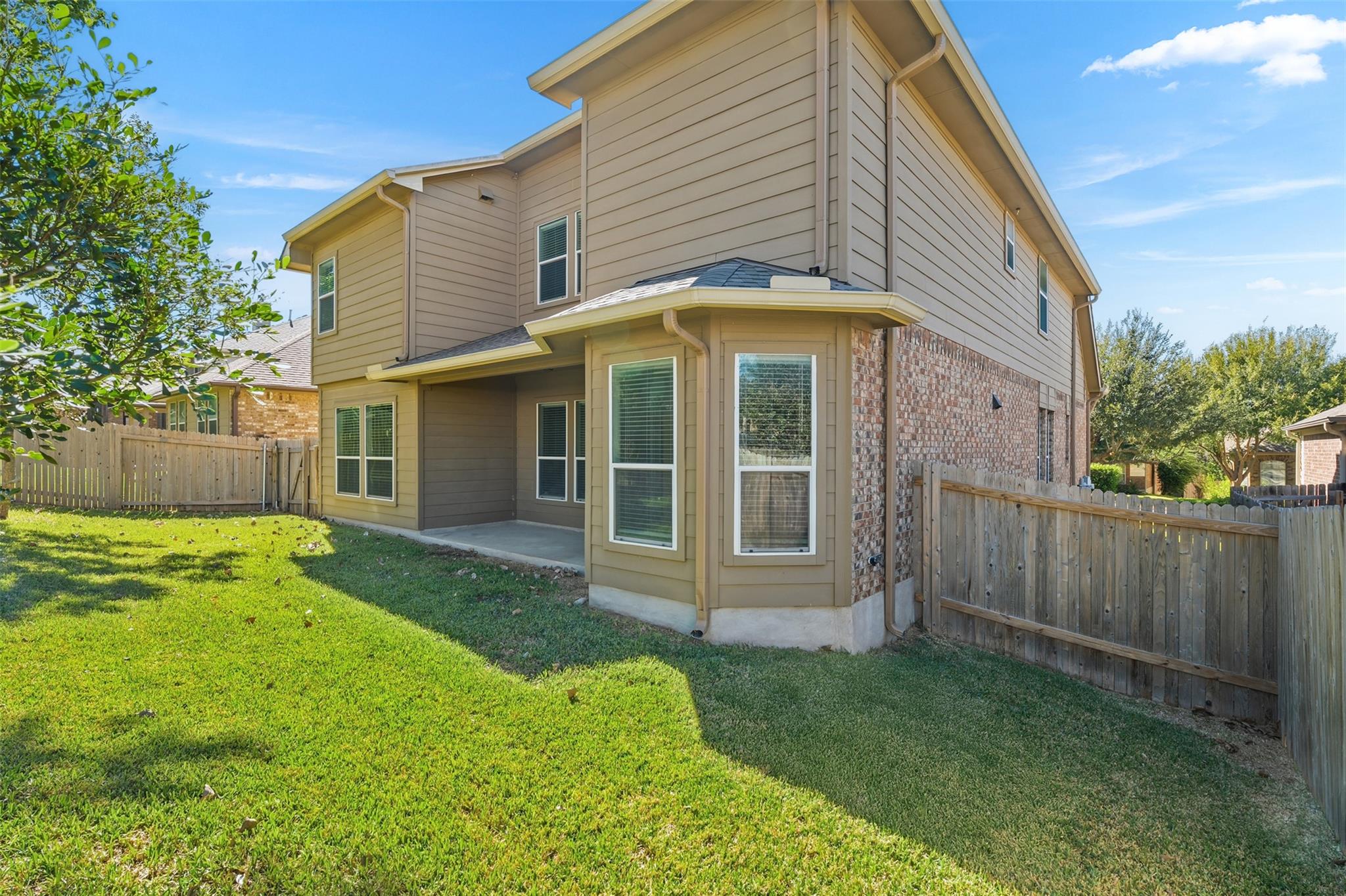 2538 Ravenwood Dr, Round Rock, TX 78665