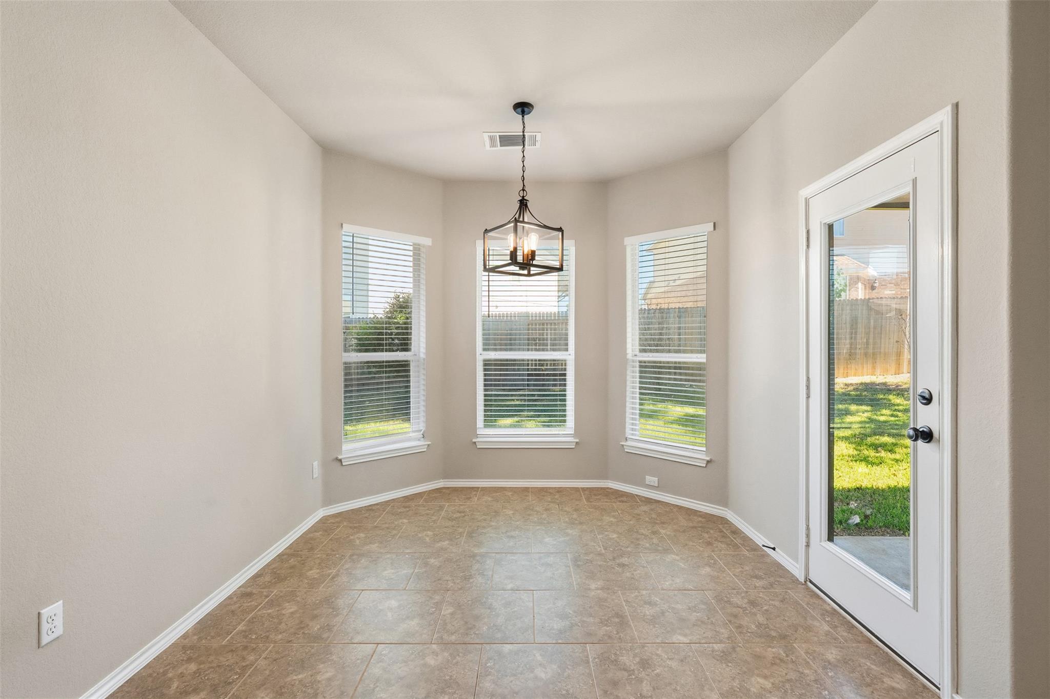 2538 Ravenwood Dr, Round Rock, TX 78665