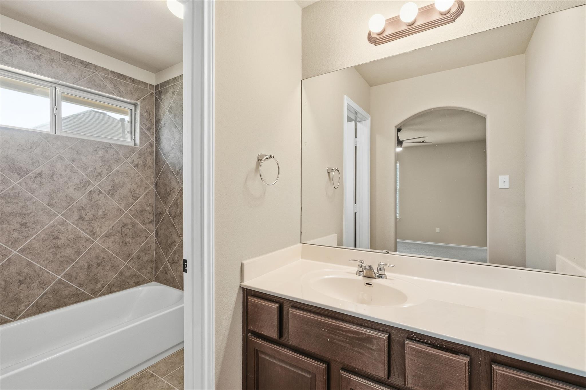 2538 Ravenwood Dr, Round Rock, TX 78665