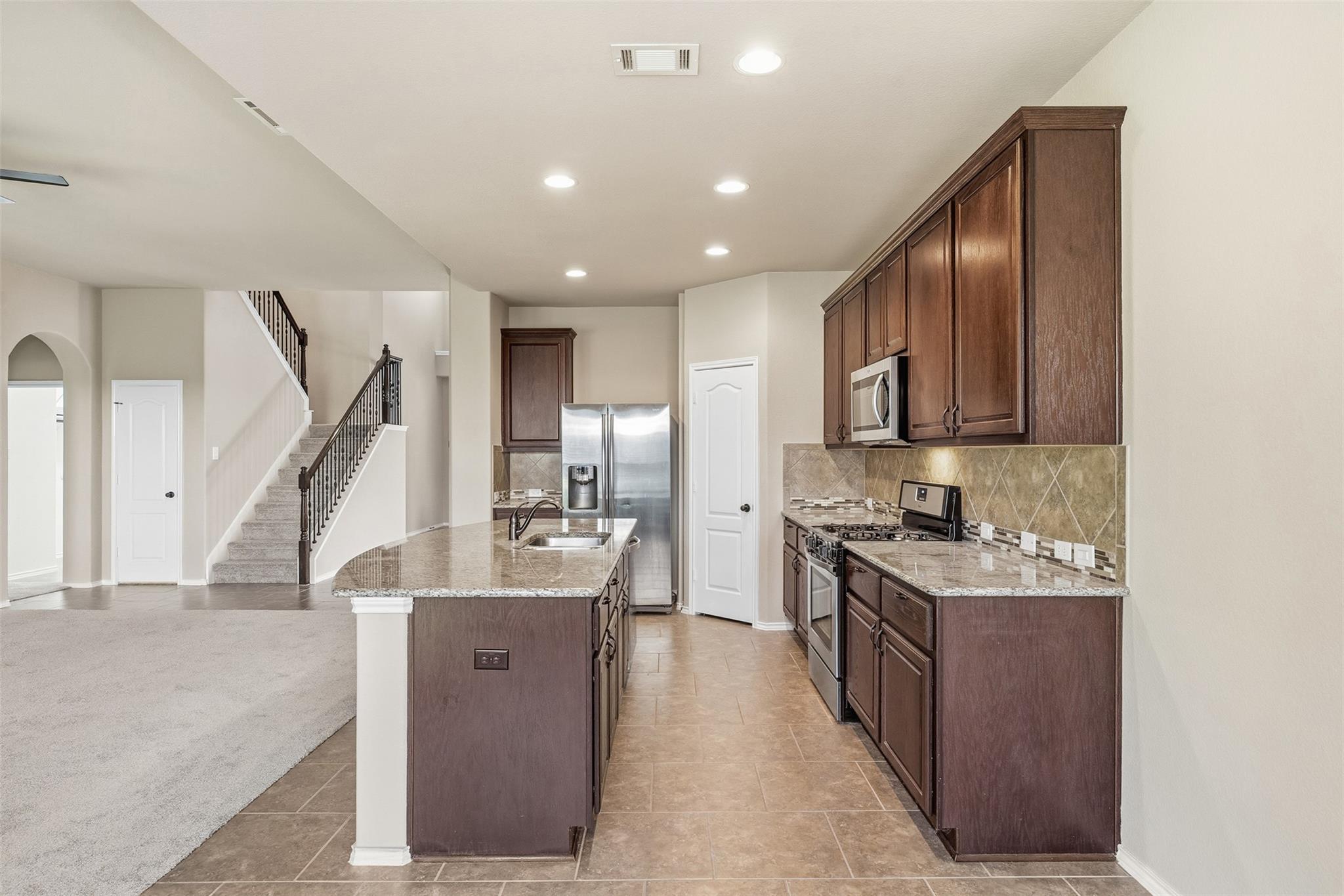 2538 Ravenwood Dr, Round Rock, TX 78665