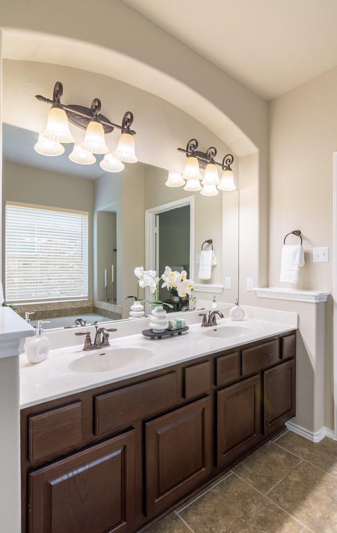 2538 Ravenwood Dr, Round Rock, TX 78665