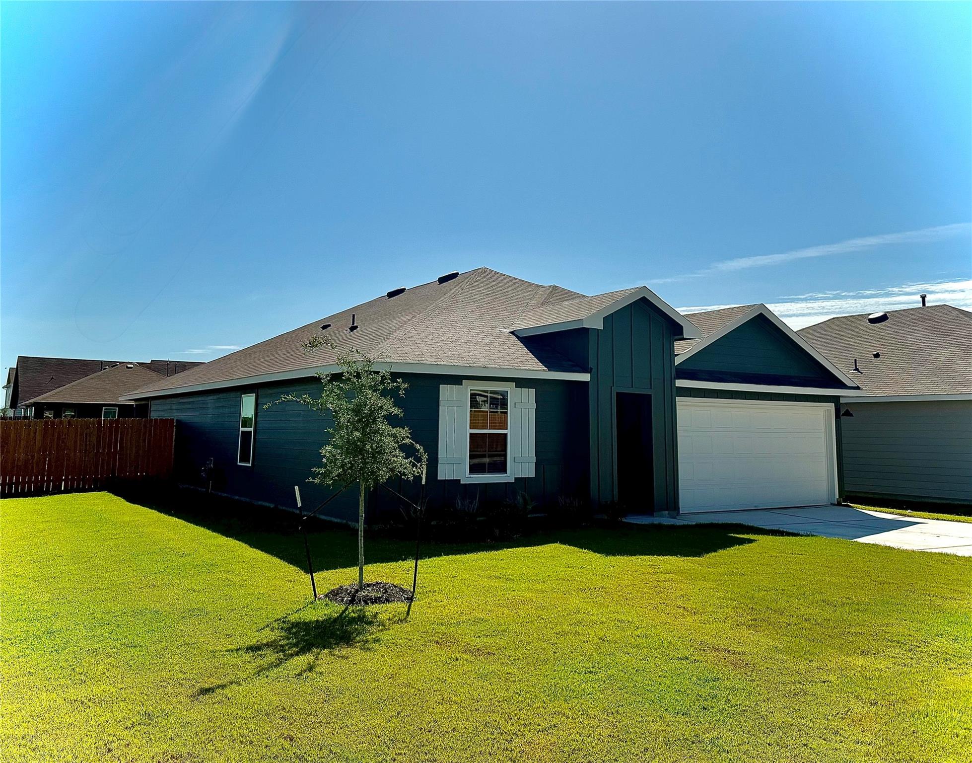 320 Wirecrested Dr, Lockhart, TX 78644