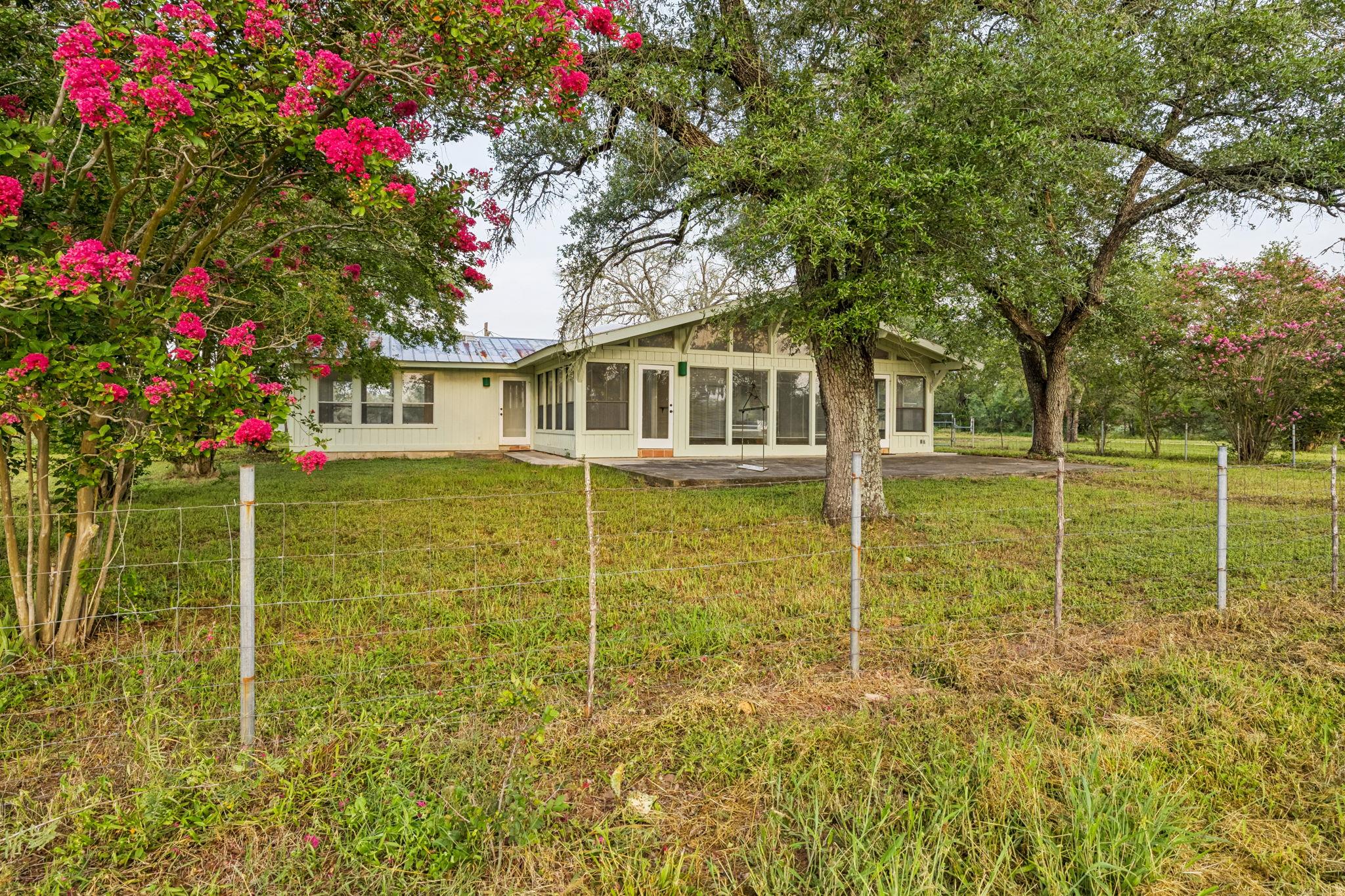 9611 Wilke Rd, Kingsbury, TX 78638