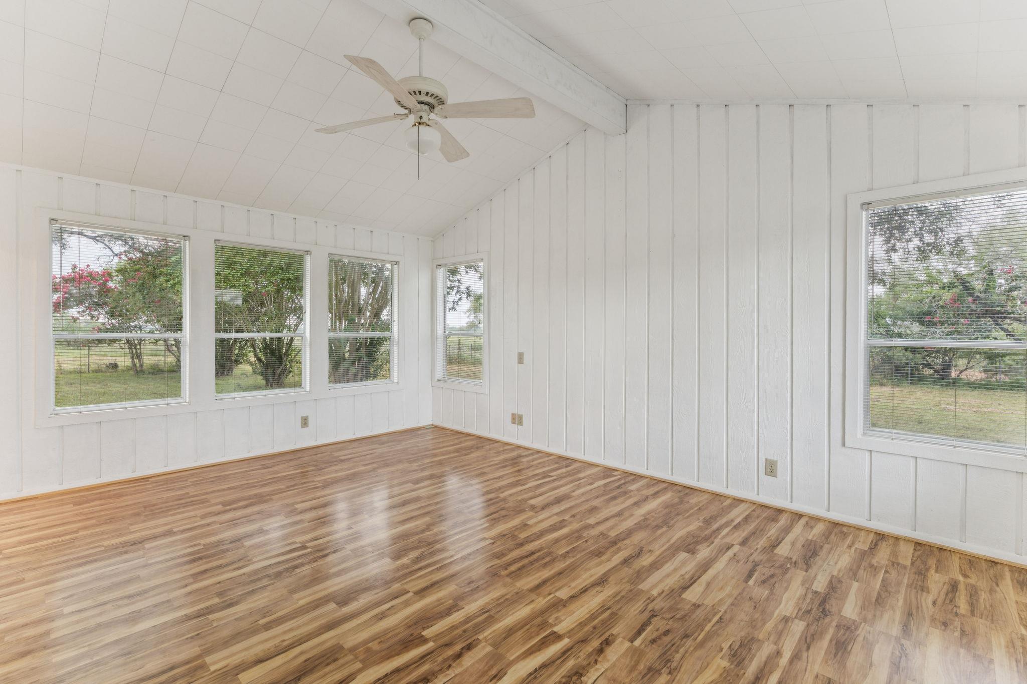 9611 Wilke Rd, Kingsbury, TX 78638