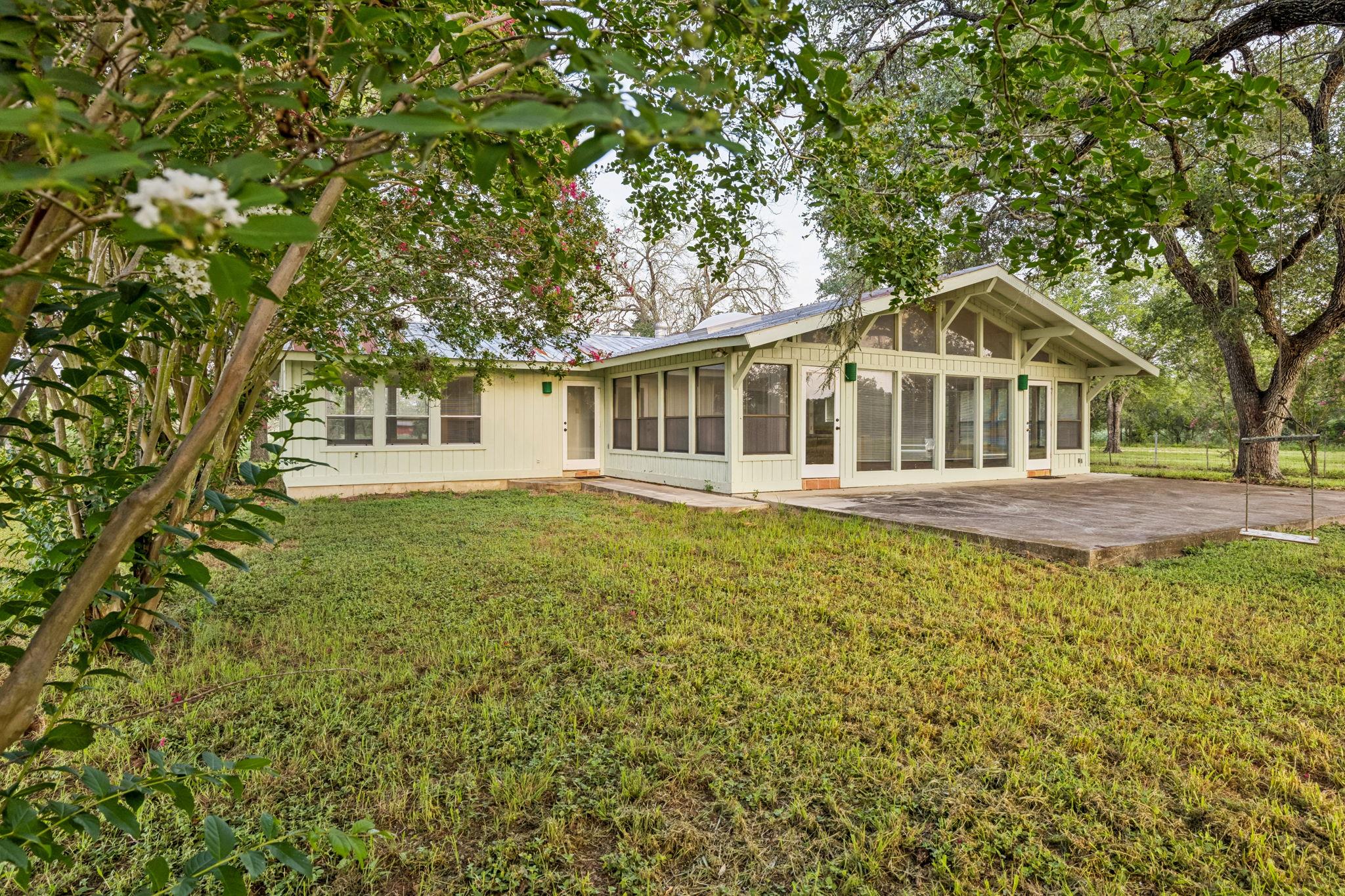 9611 Wilke Rd, Kingsbury, TX 78638