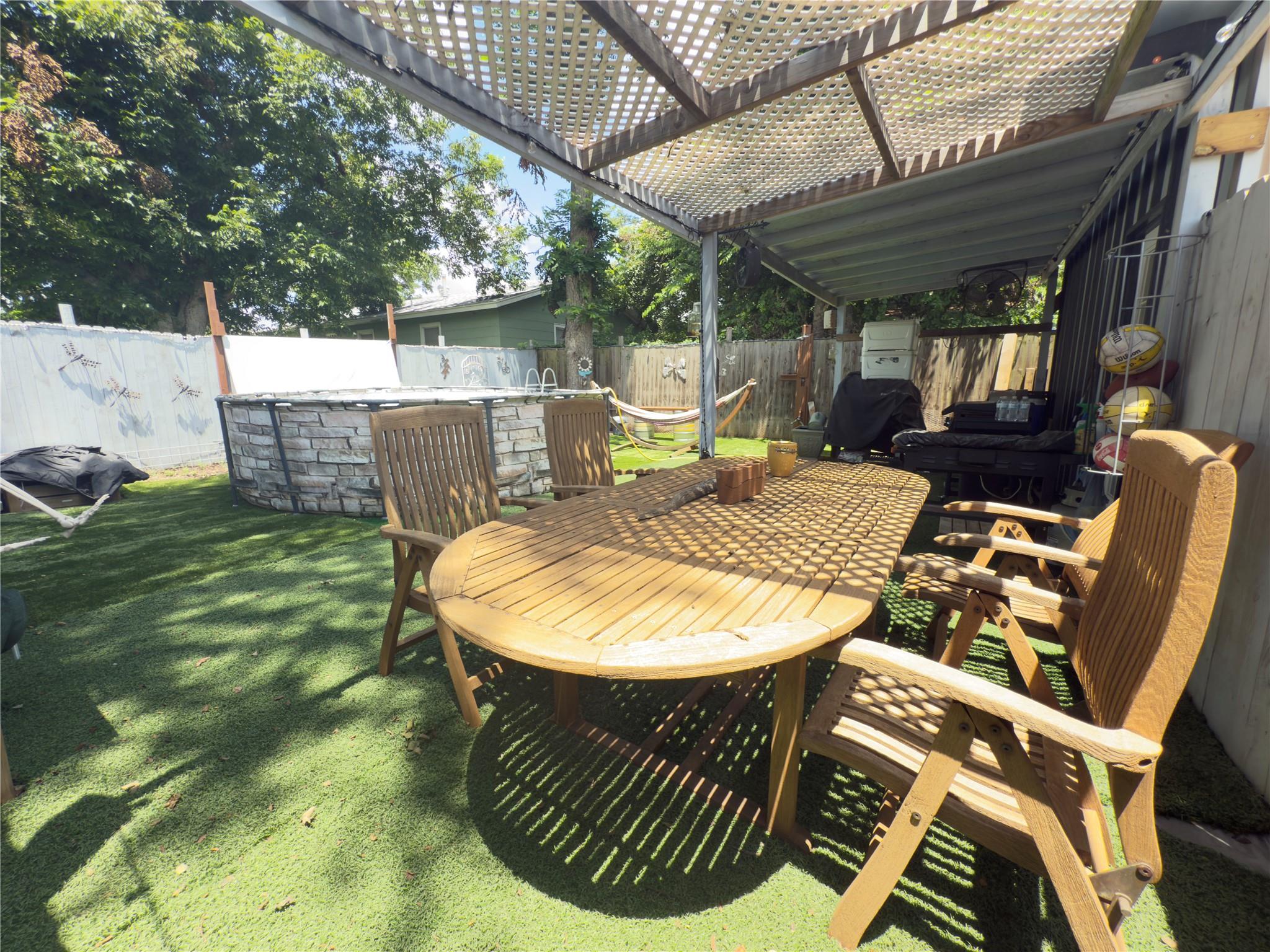 1609 Laurel St, Taylor, TX 76574