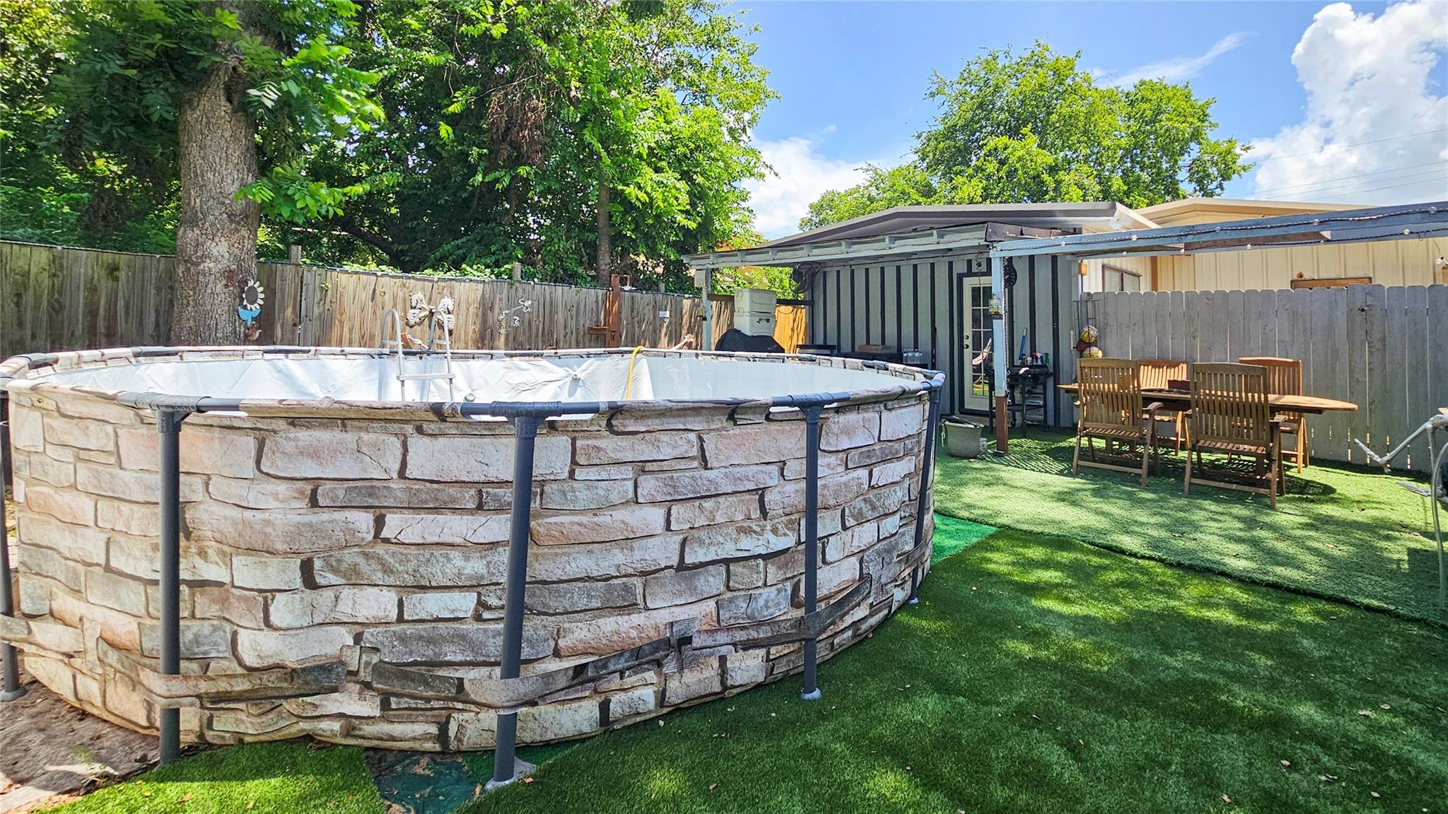 1609 Laurel St, Taylor, TX 76574