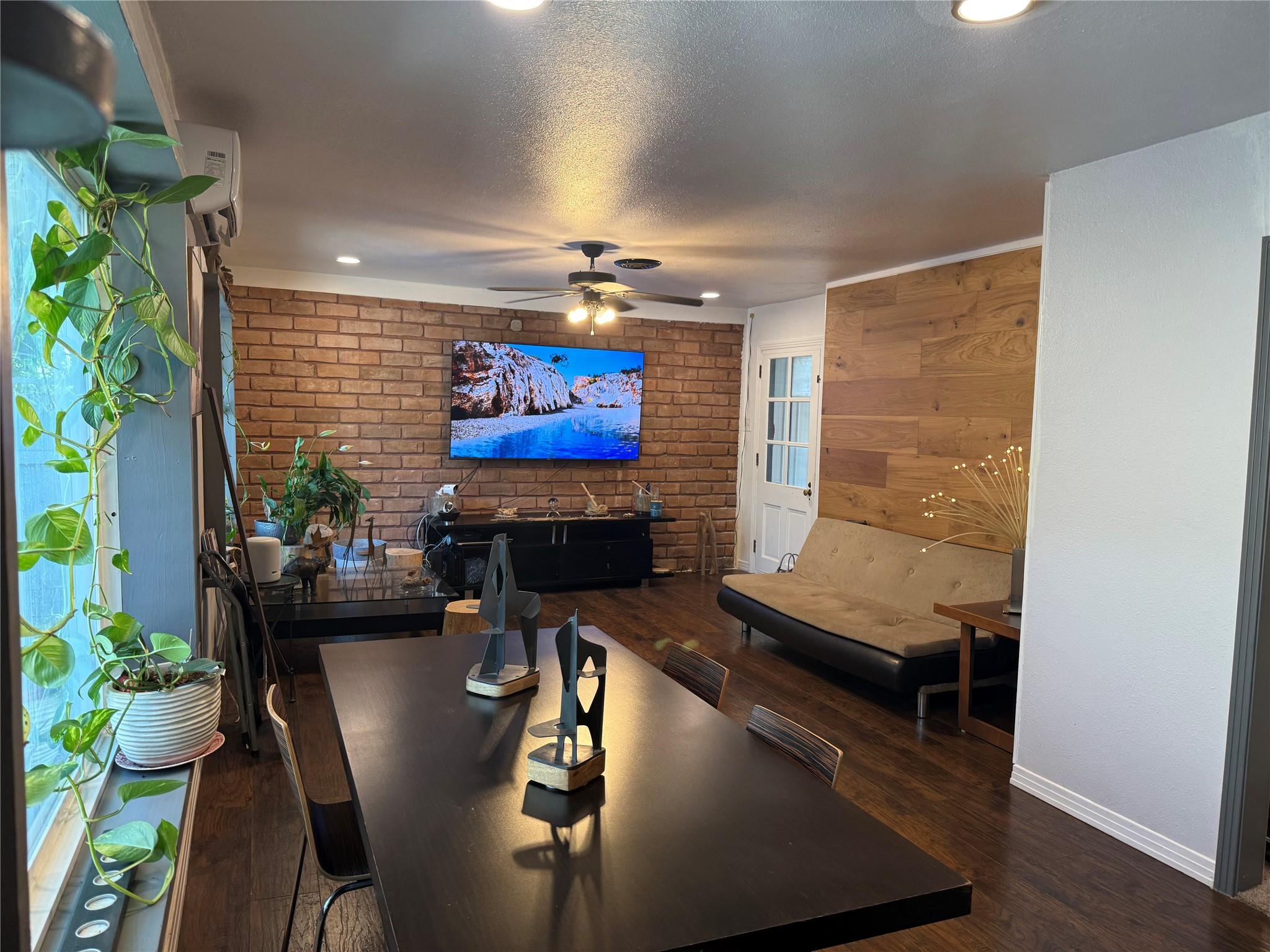 1609 Laurel St, Taylor, TX 76574