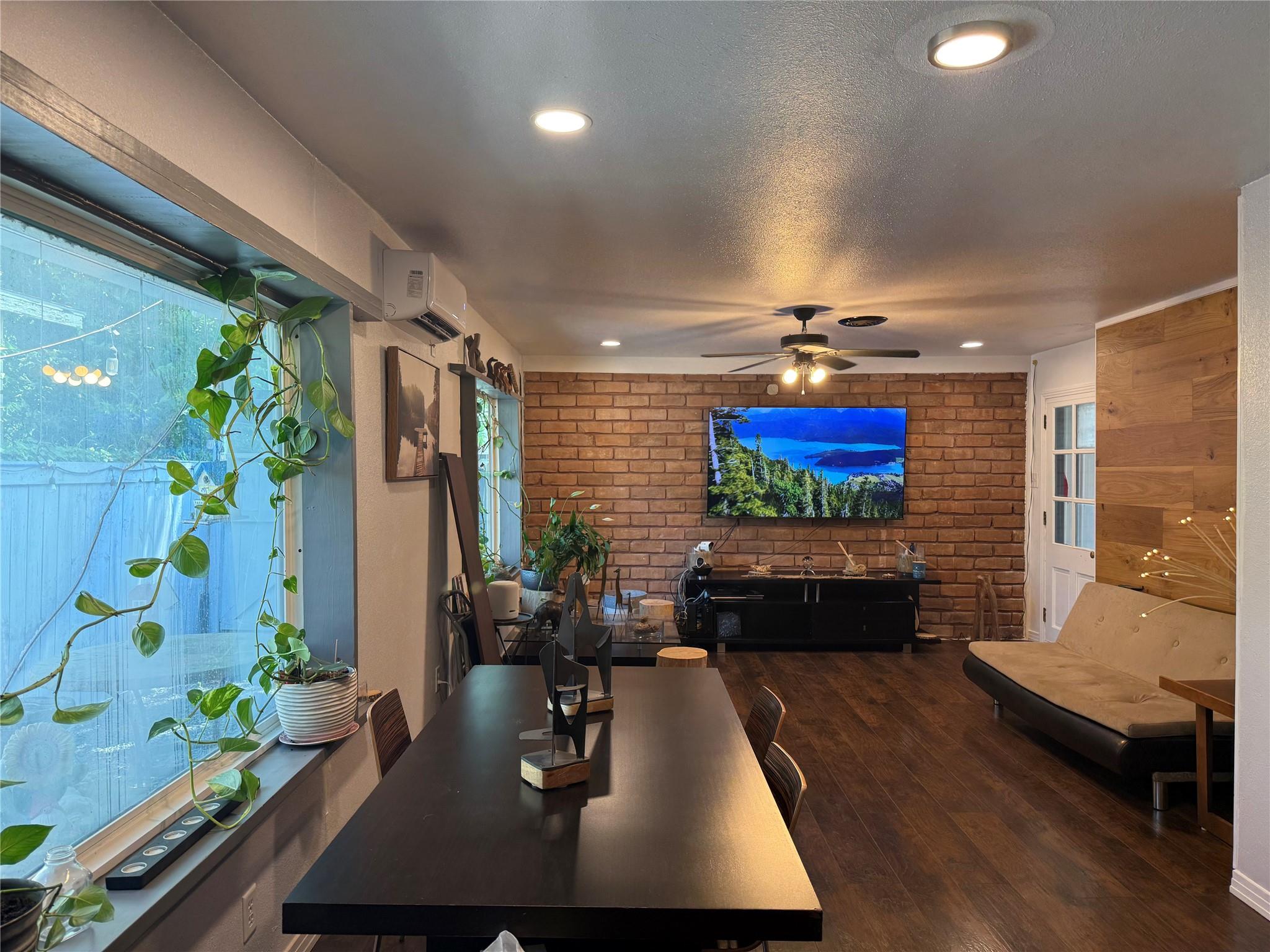 1609 Laurel St, Taylor, TX 76574