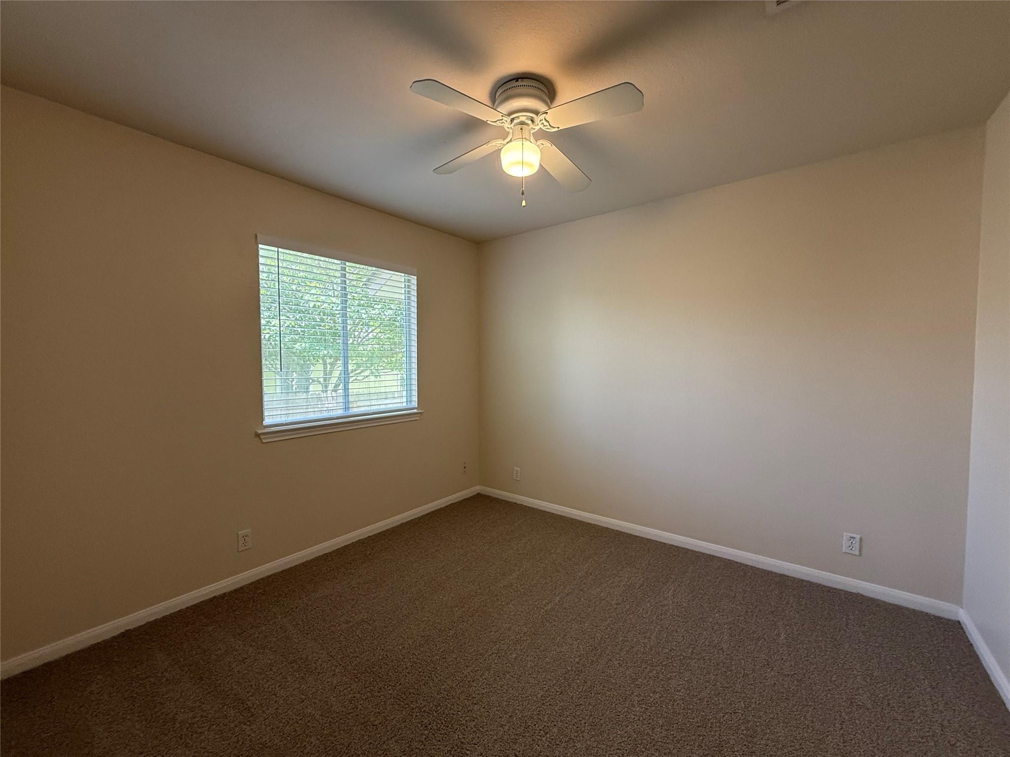110 Little Lake Rd, Hutto, TX 78634