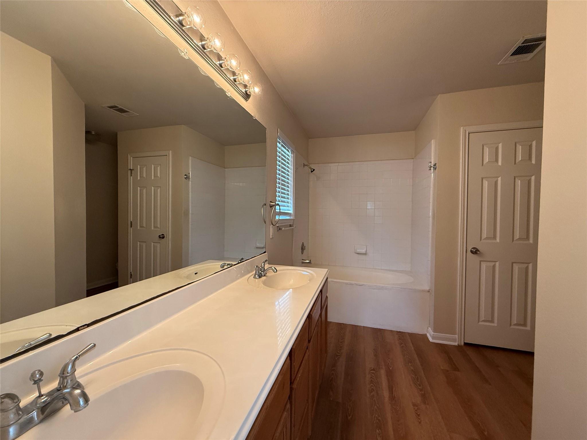 110 Little Lake Rd, Hutto, TX 78634