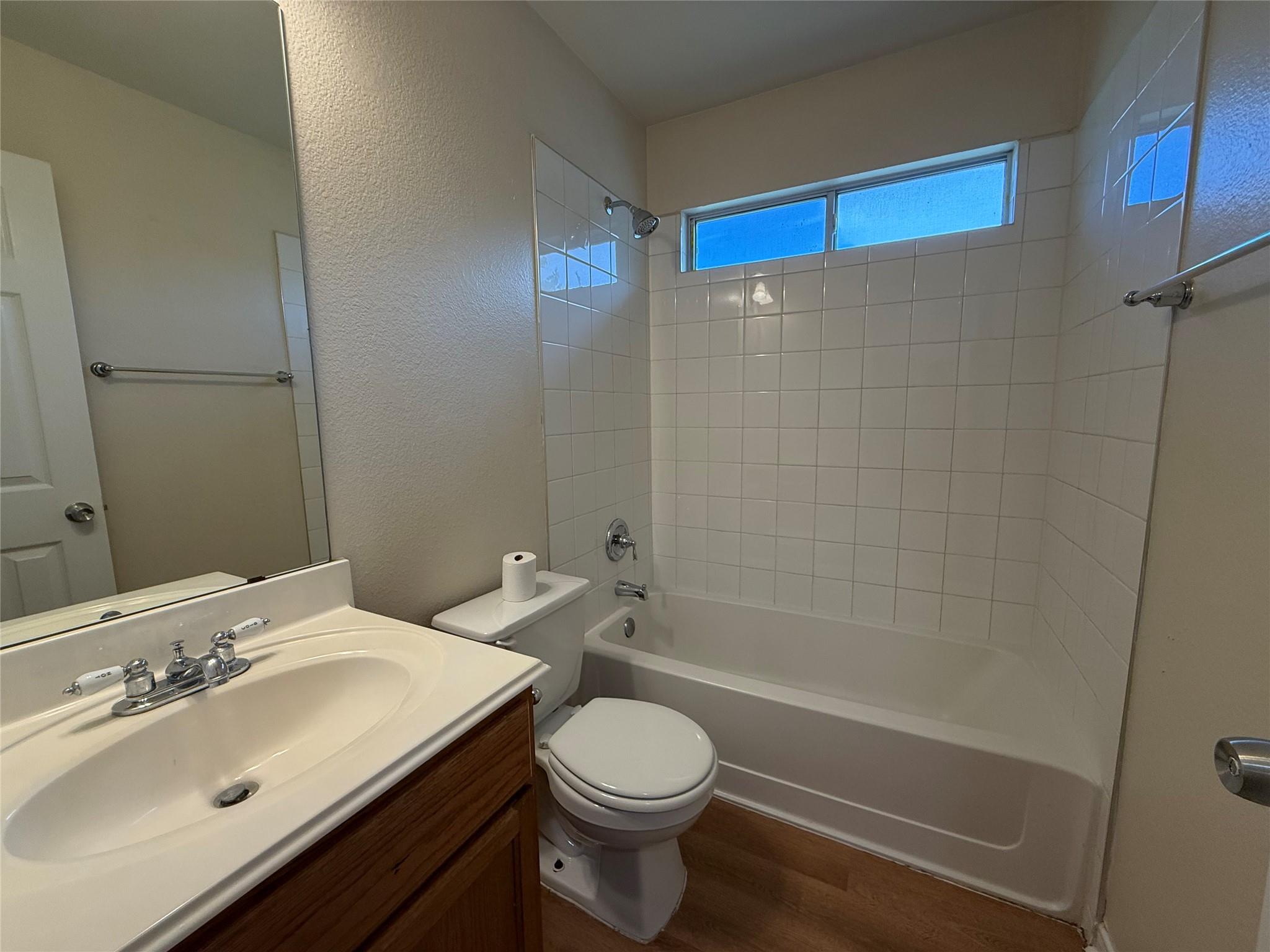 110 Little Lake Rd, Hutto, TX 78634