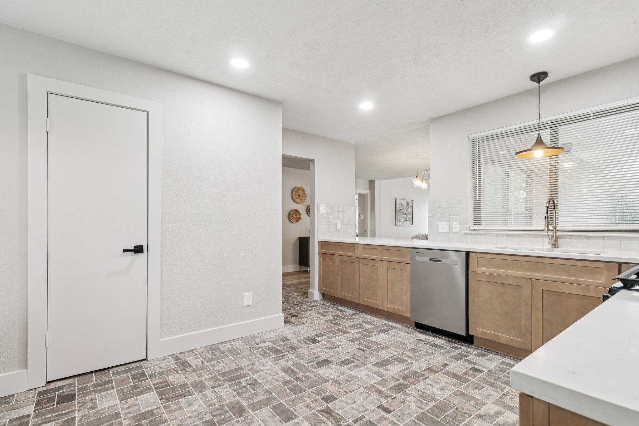 5810 N Magazine Cir, Houston, TX 77084