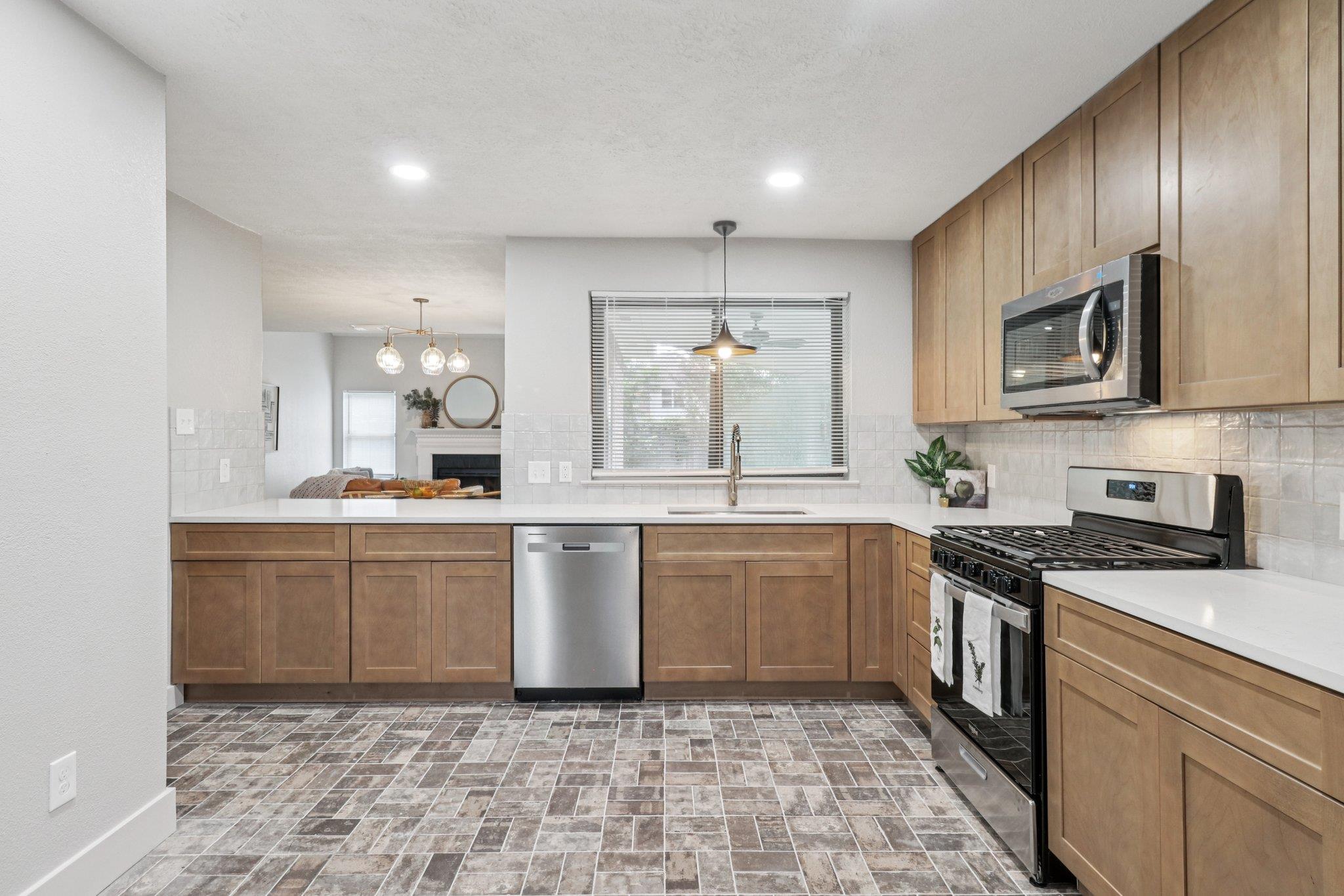 5810 N Magazine Cir, Houston, TX 77084