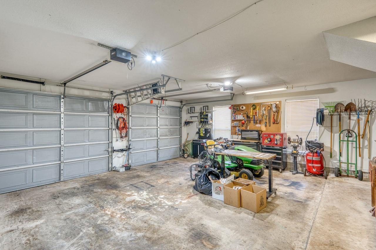337 Colonial St, Meadowlakes, TX 78654