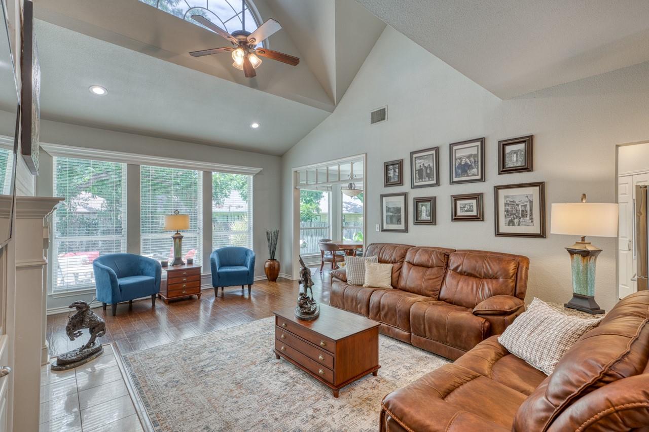 337 Colonial St, Meadowlakes, TX 78654