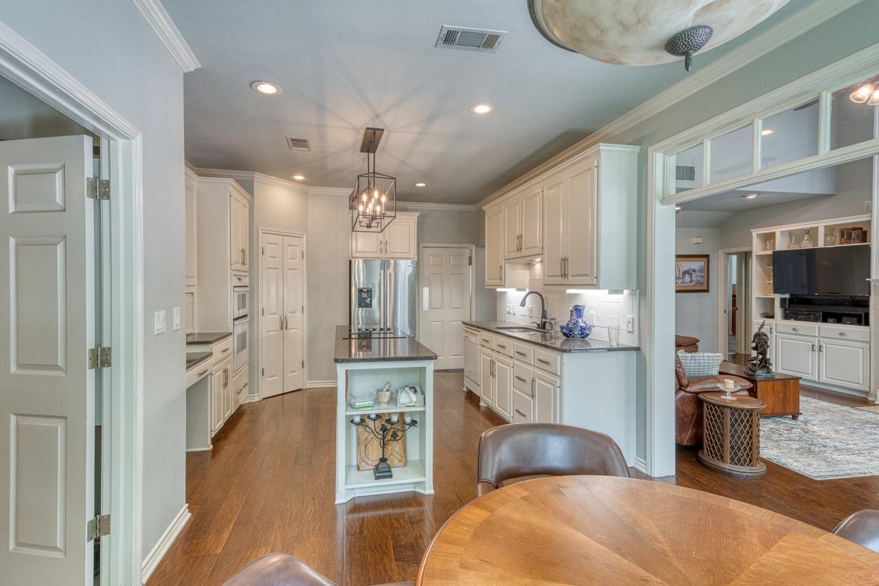 337 Colonial St, Meadowlakes, TX 78654