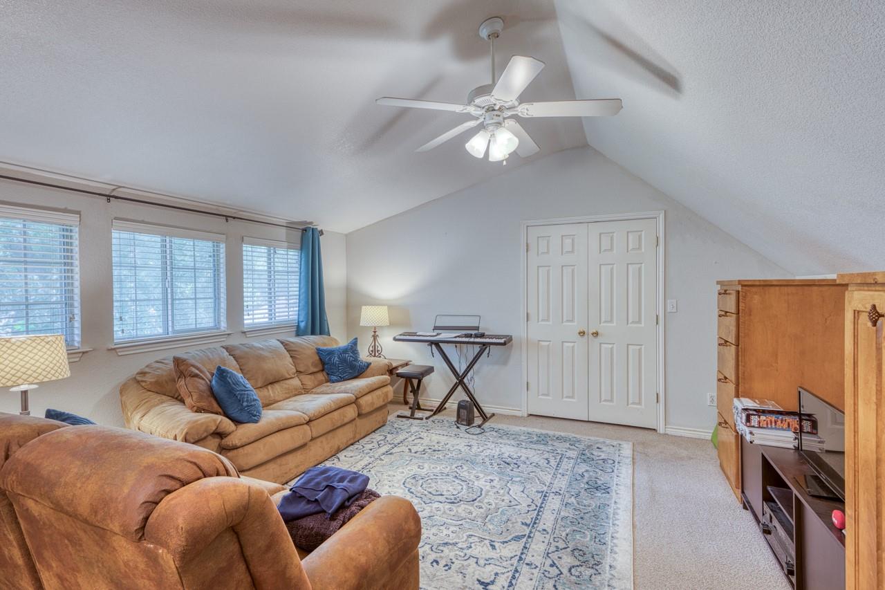 337 Colonial St, Meadowlakes, TX 78654