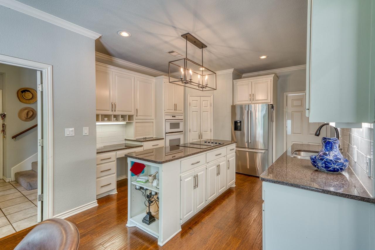 337 Colonial St, Meadowlakes, TX 78654