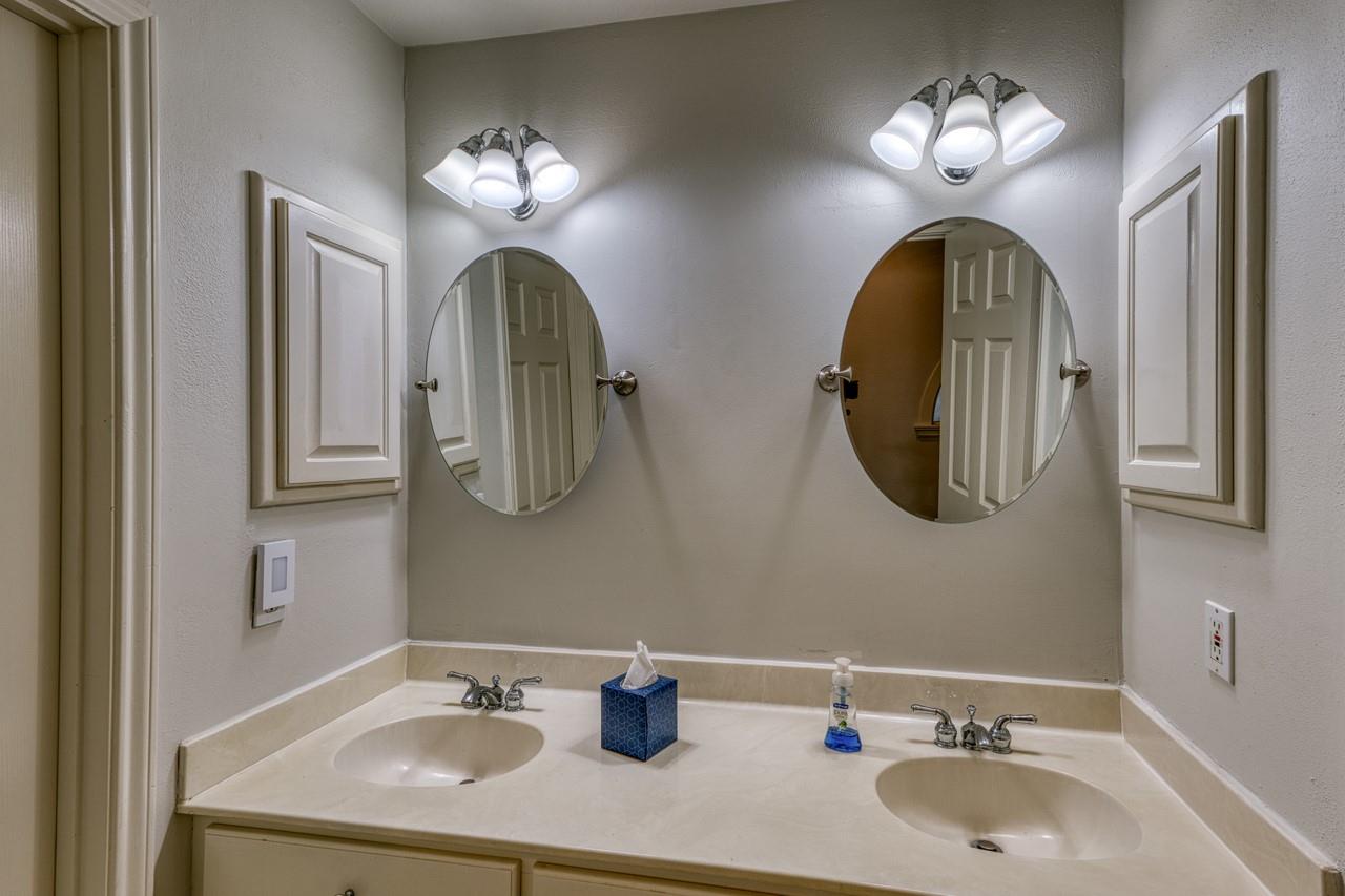 337 Colonial St, Meadowlakes, TX 78654