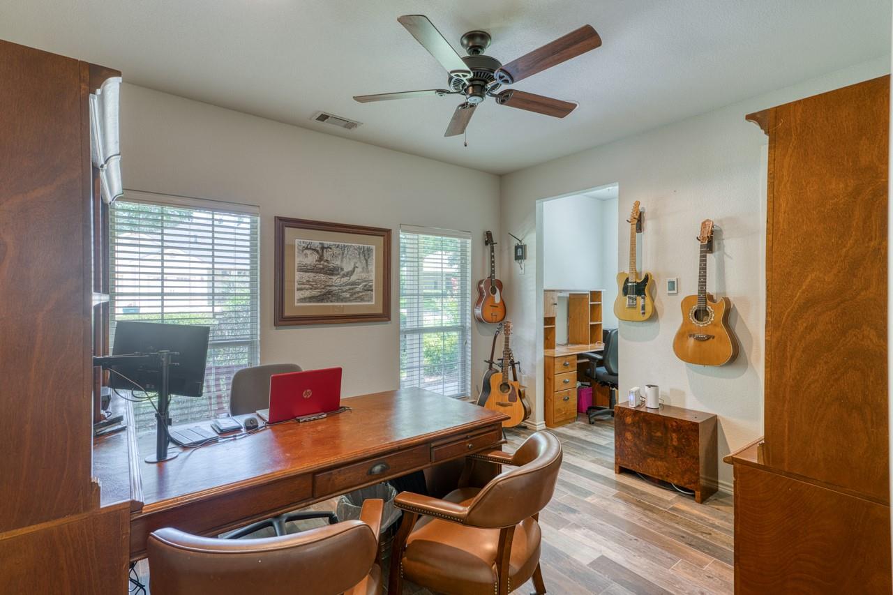 337 Colonial St, Meadowlakes, TX 78654
