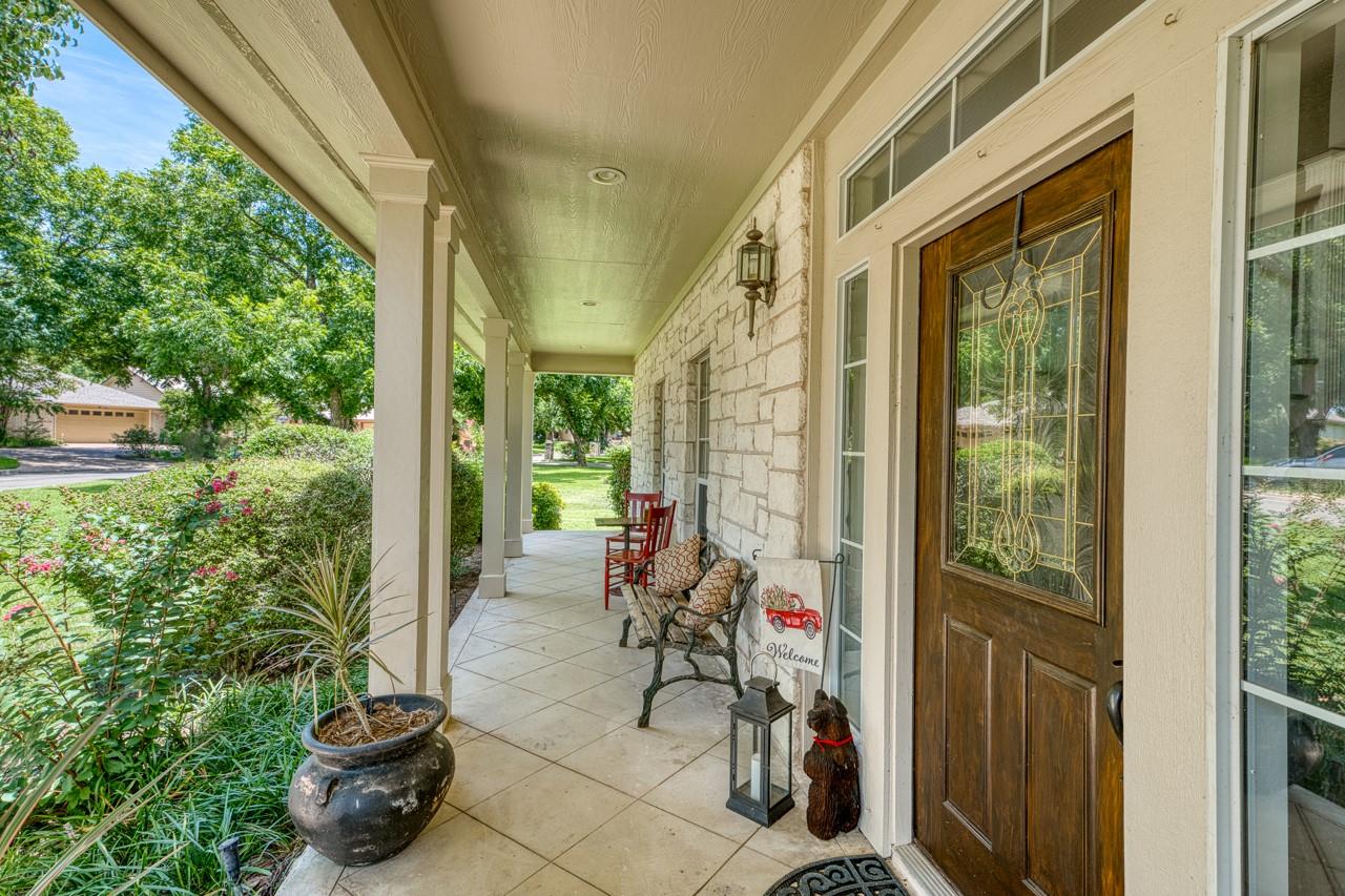 337 Colonial St, Meadowlakes, TX 78654