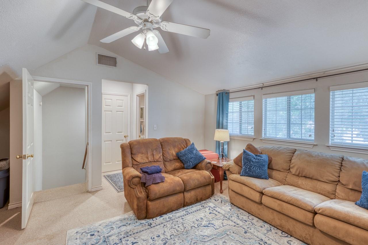 337 Colonial St, Meadowlakes, TX 78654