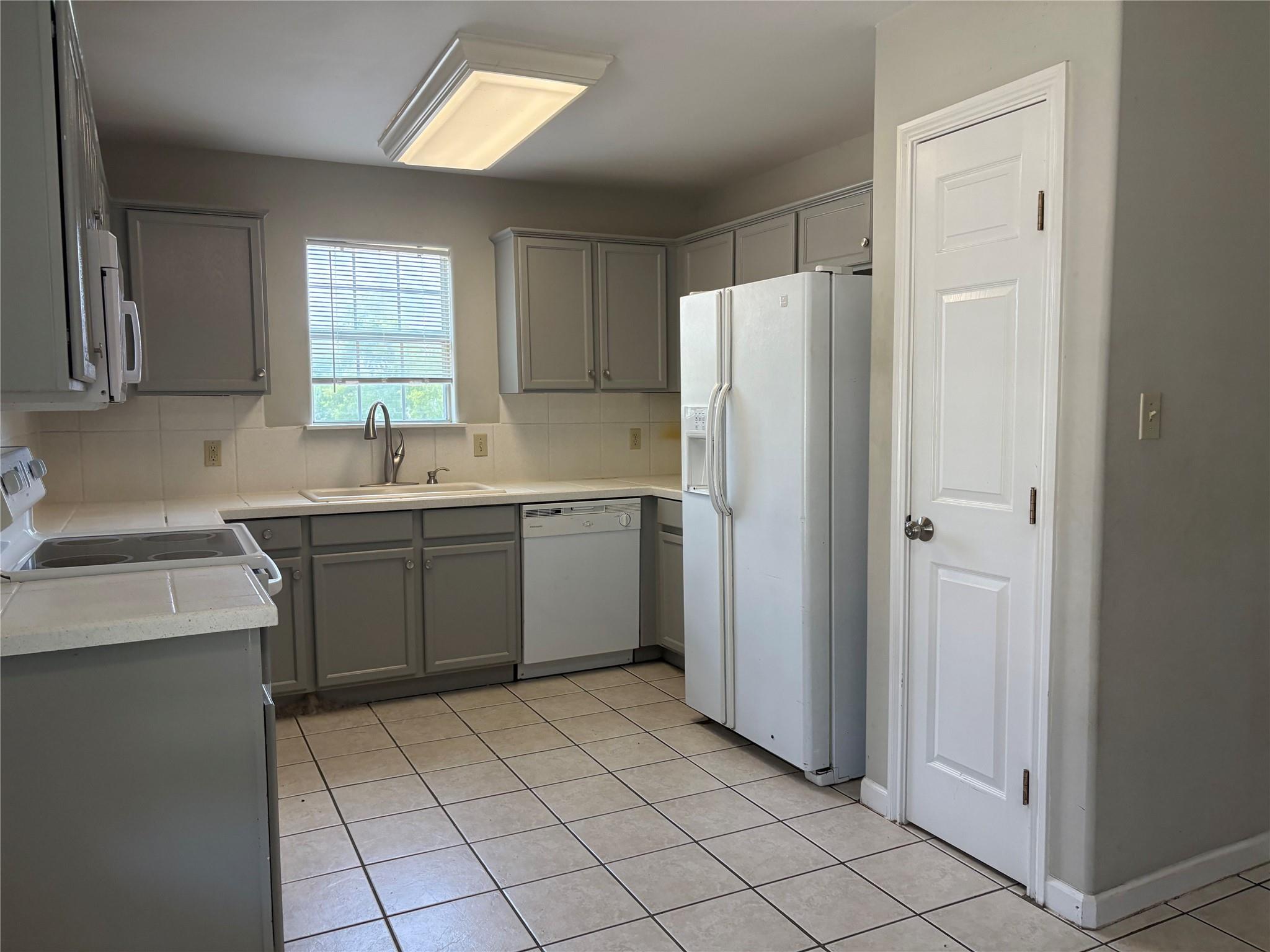 18678 Champions Cir, Point Venture, TX 78645