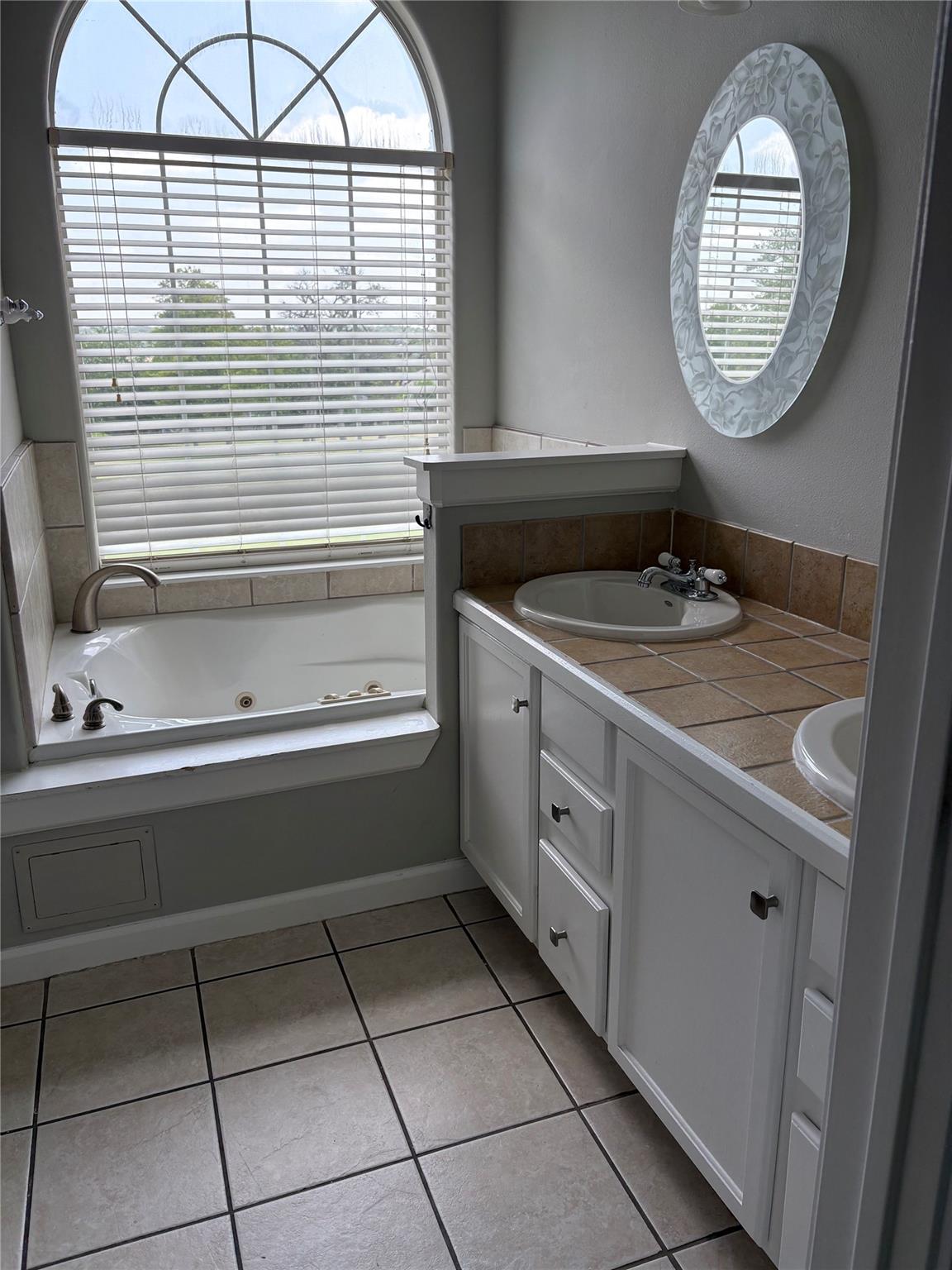 18678 Champions Cir, Point Venture, TX 78645