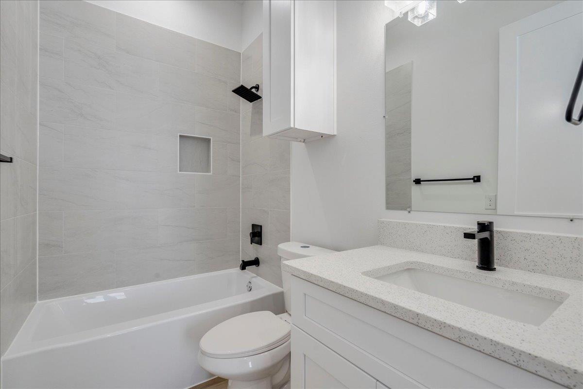 126 Lourdes Ct # A, Dripping Springs, TX 78620