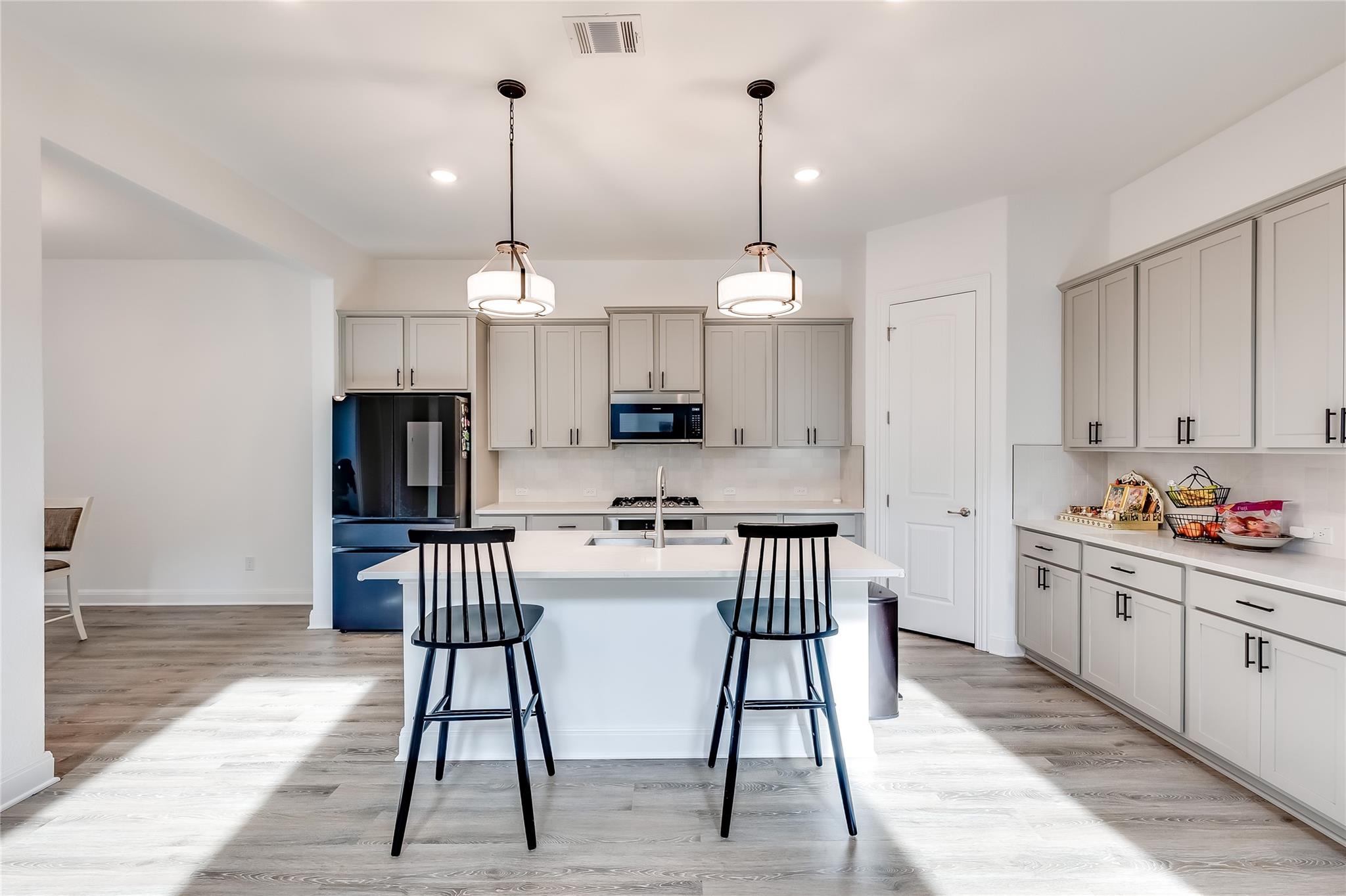 2808 Stone Branch Dr, Leander, TX 78641