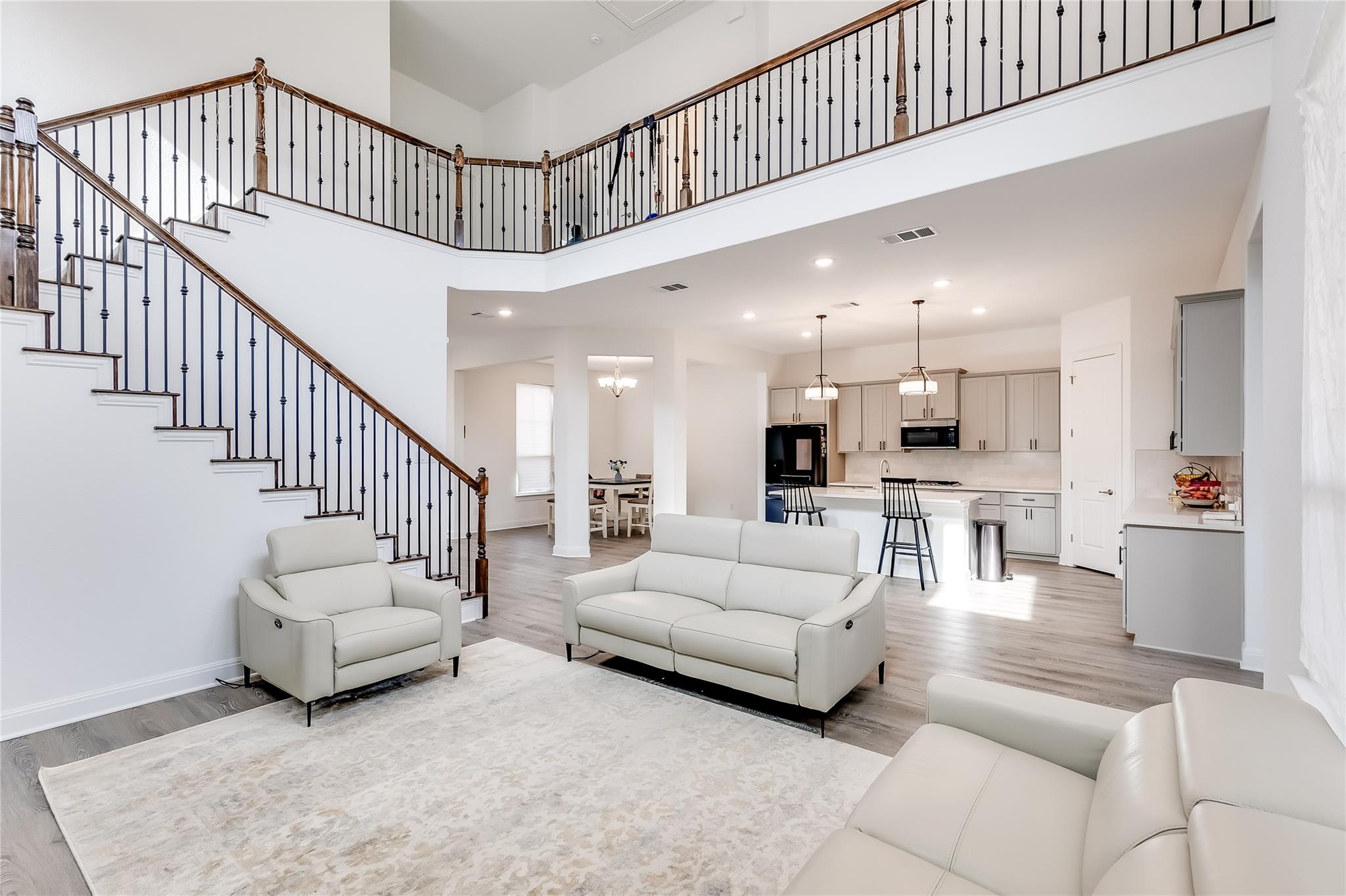 2808 Stone Branch Dr, Leander, TX 78641